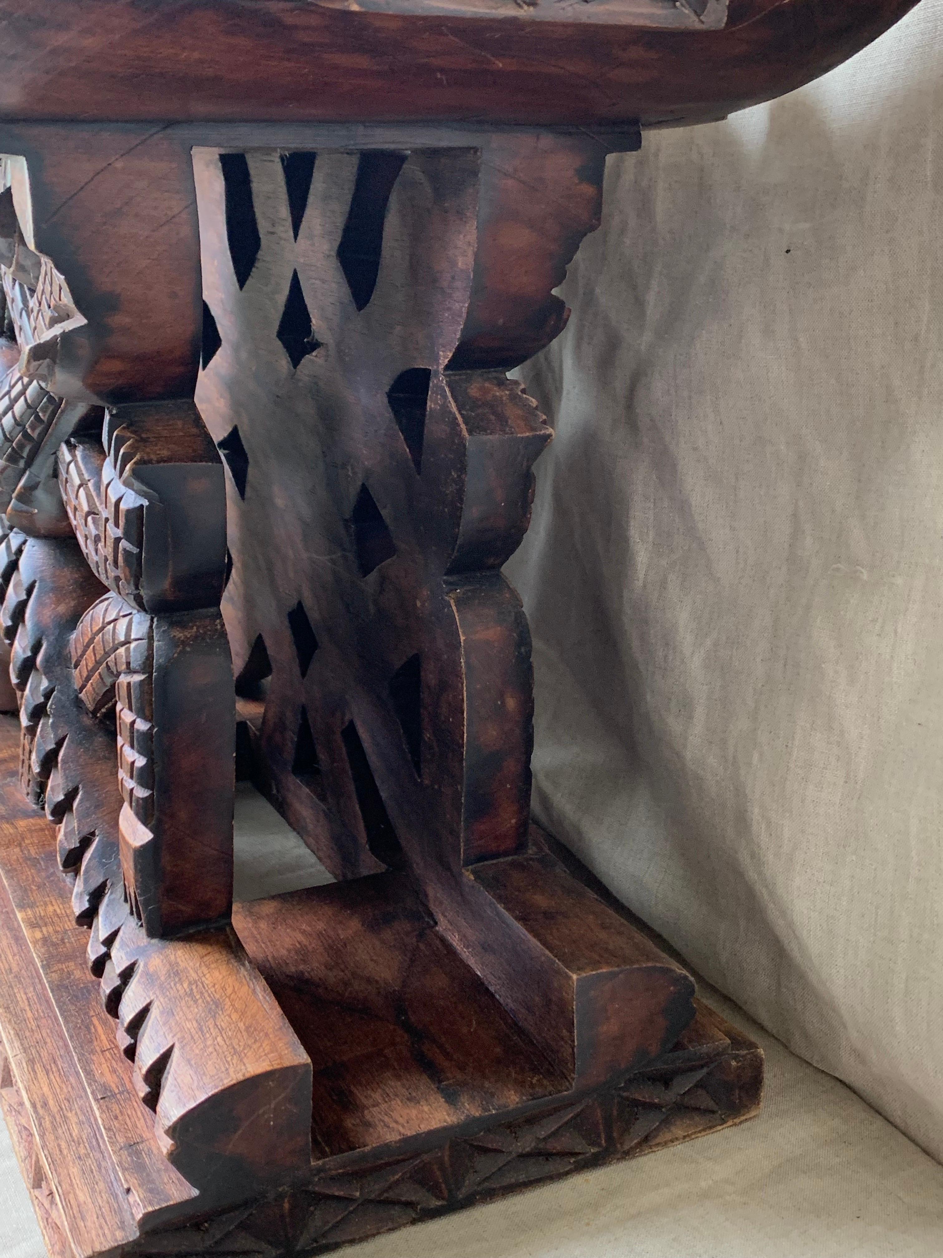 alligator carved table