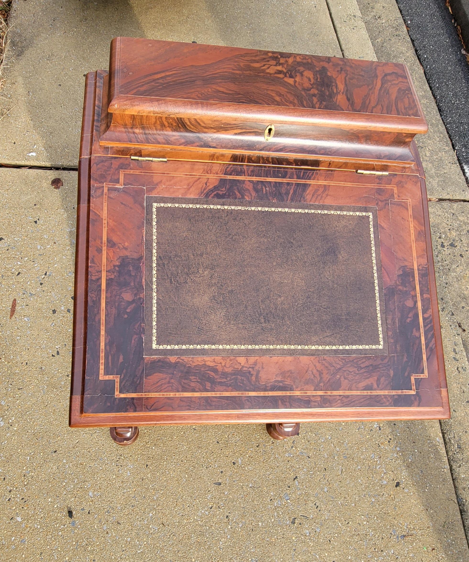 19th C. Banded Flame Mahogany Davenport Desk with Tooled Leather Top with Keys In Good Condition In Germantown, MD