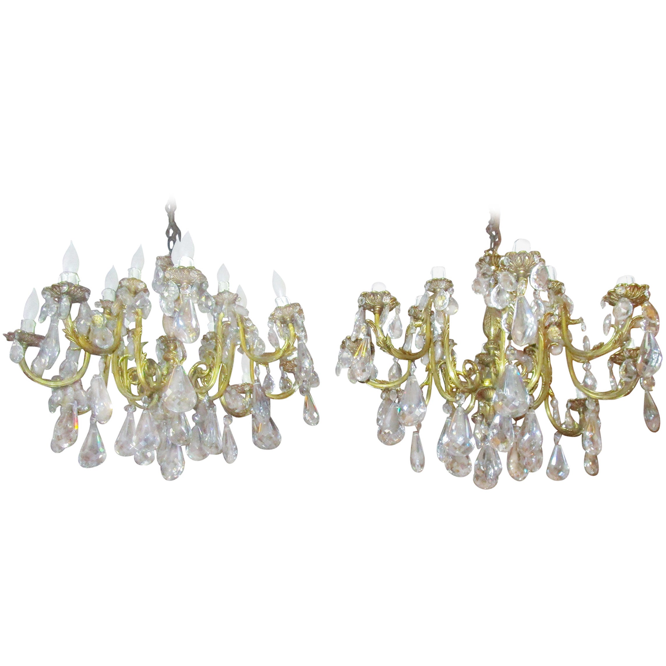 Pareja de candelabros de dieciséis luces de latón y cristal de plomo francés de la Belle Epoque del siglo XIX en venta