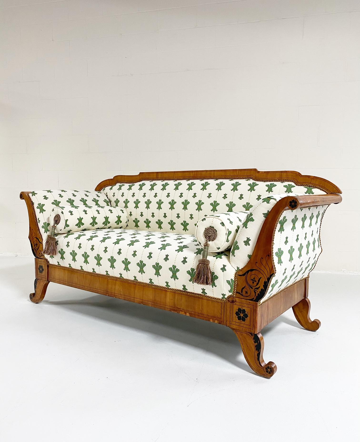 Biedermeier-Sofa aus ebonisiertem Nussbaumholz aus dem 19. Jahrhundert mit Florentiner Blumen von Beata Heuman im Angebot 5