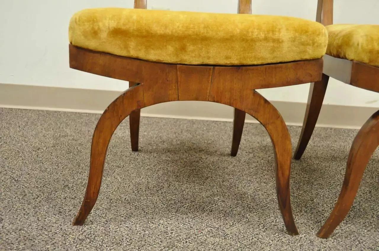Sconosciuto Sedie Biedermeier del XIX secolo con base a curule in legno di radica italiana - una coppia in vendita