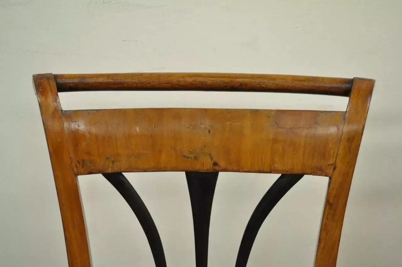 Sedie Biedermeier del XIX secolo con base a curule in legno di radica italiana - una coppia In condizioni buone in vendita a Philadelphia, PA