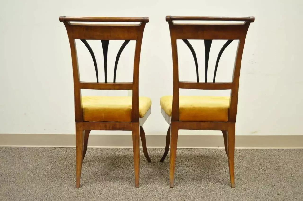 Sedie Biedermeier del XIX secolo con base a curule in legno di radica italiana - una coppia in vendita 3