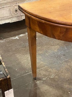 19e s. Console à plateau surélevé en noyer Biedermeier