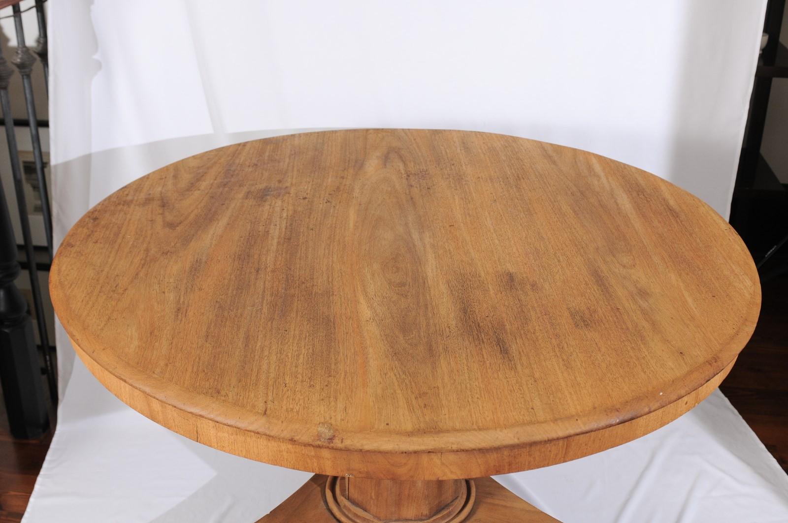 19th Century Biedermeir-Style Round Pedestal Dining Table or Center Table In Good Condition In Atlanta, GA