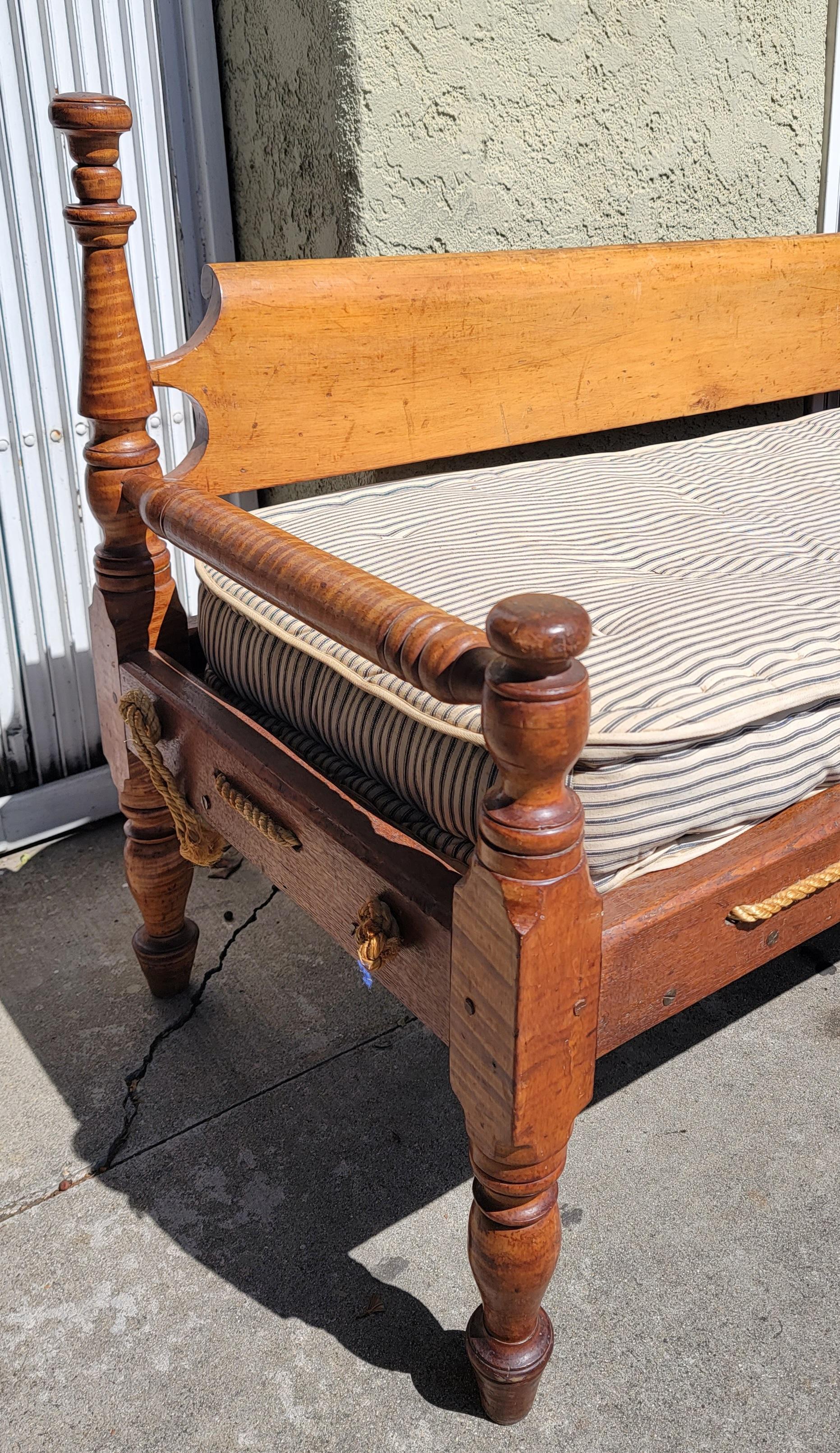 19th C Birdseye Maple Daybed/Settee In Good Condition In Los Angeles, CA
