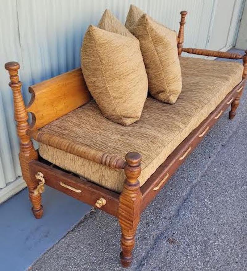 North American 19th C Birdseye Maple Daybed/Settee