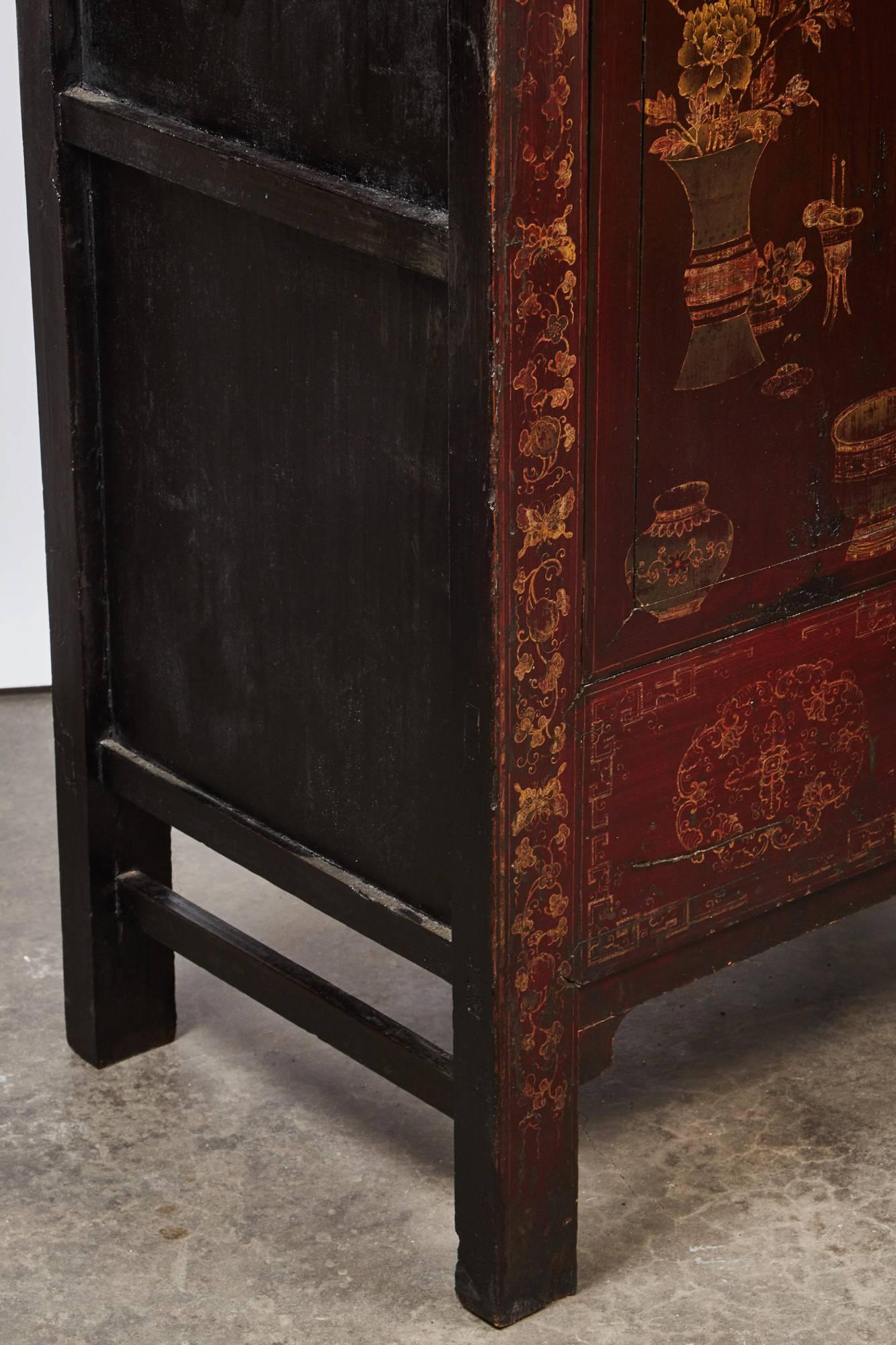 19th Century Black and Red Chinese Chinoiserie Lacquered Cabinet 4