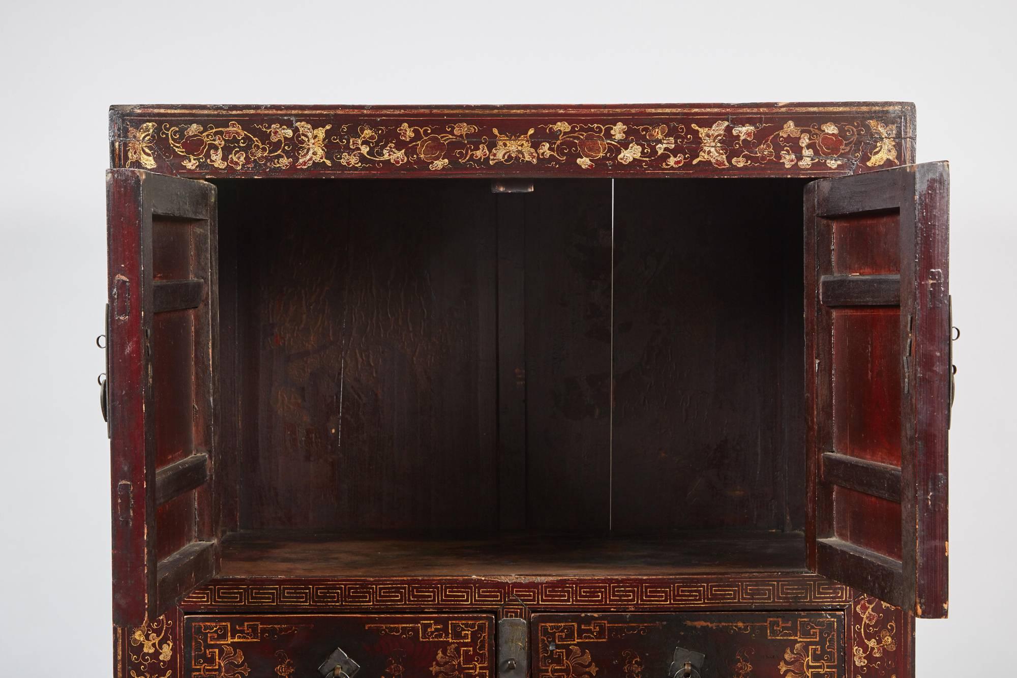 19th Century Black and Red Chinese Chinoiserie Lacquered Cabinet 2