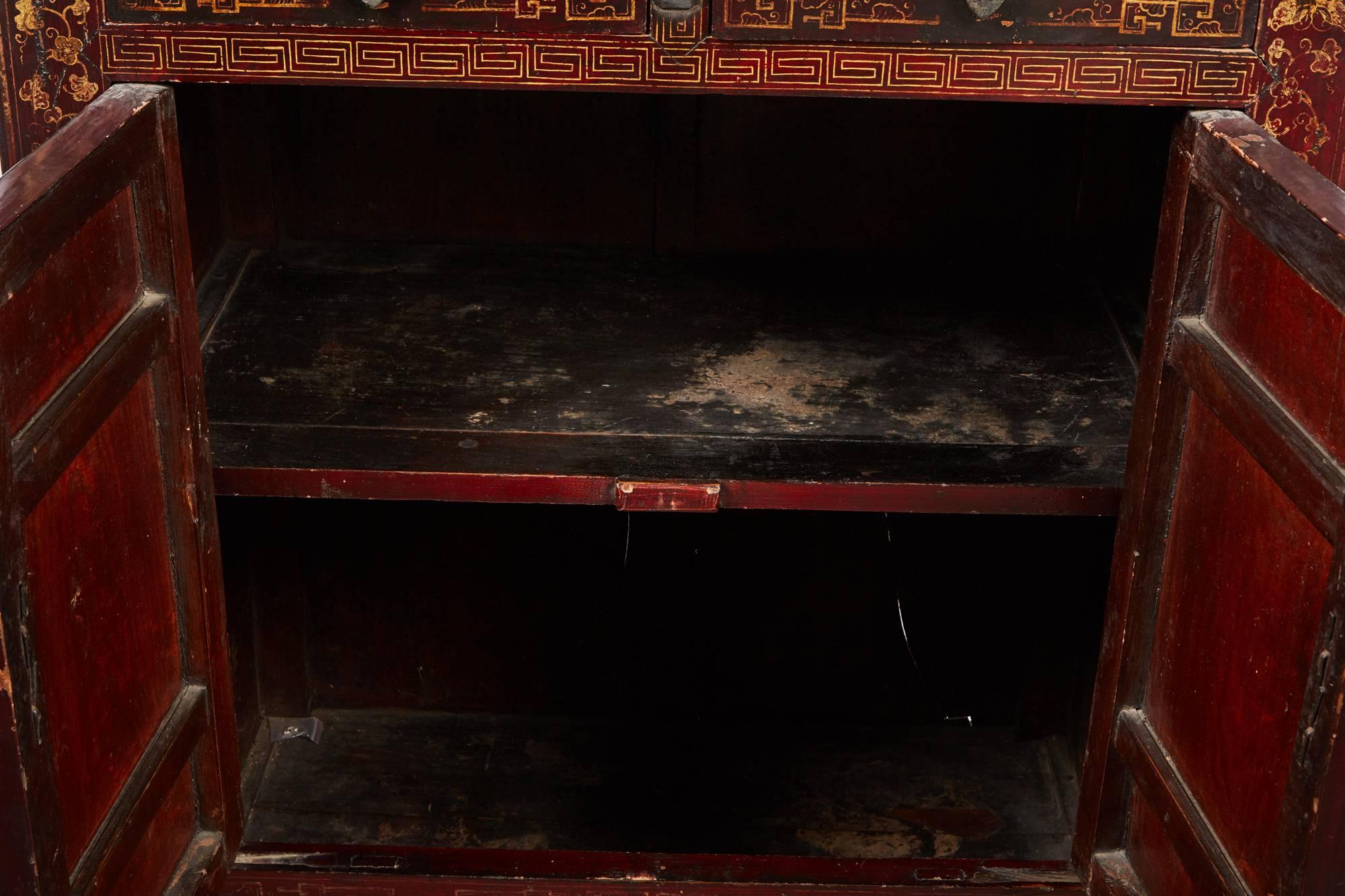19th Century Black and Red Chinese Chinoiserie Lacquered Cabinet 3
