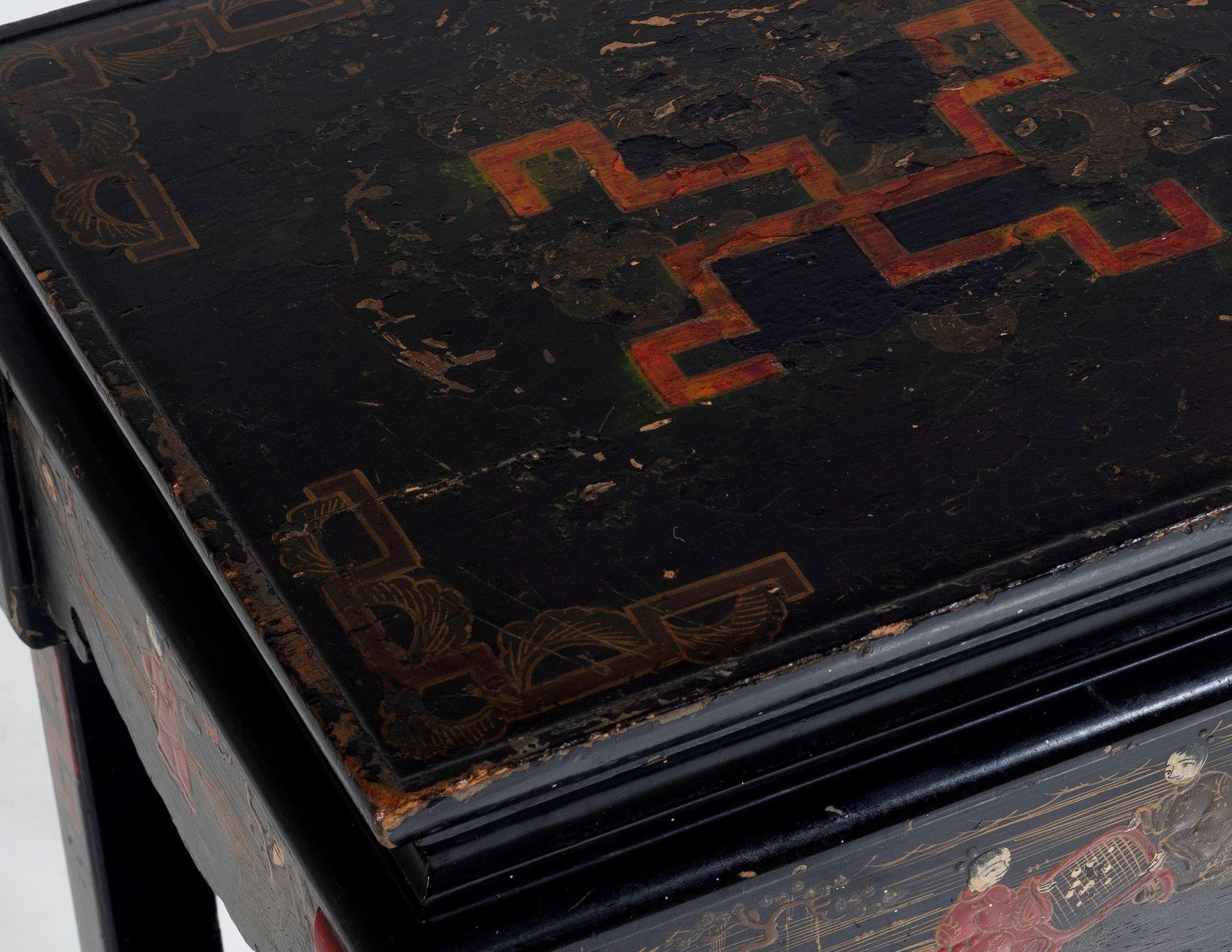 19th C. Black Lacquered Chinese Oriental Decorative Chinoiserie Occasional Table 2