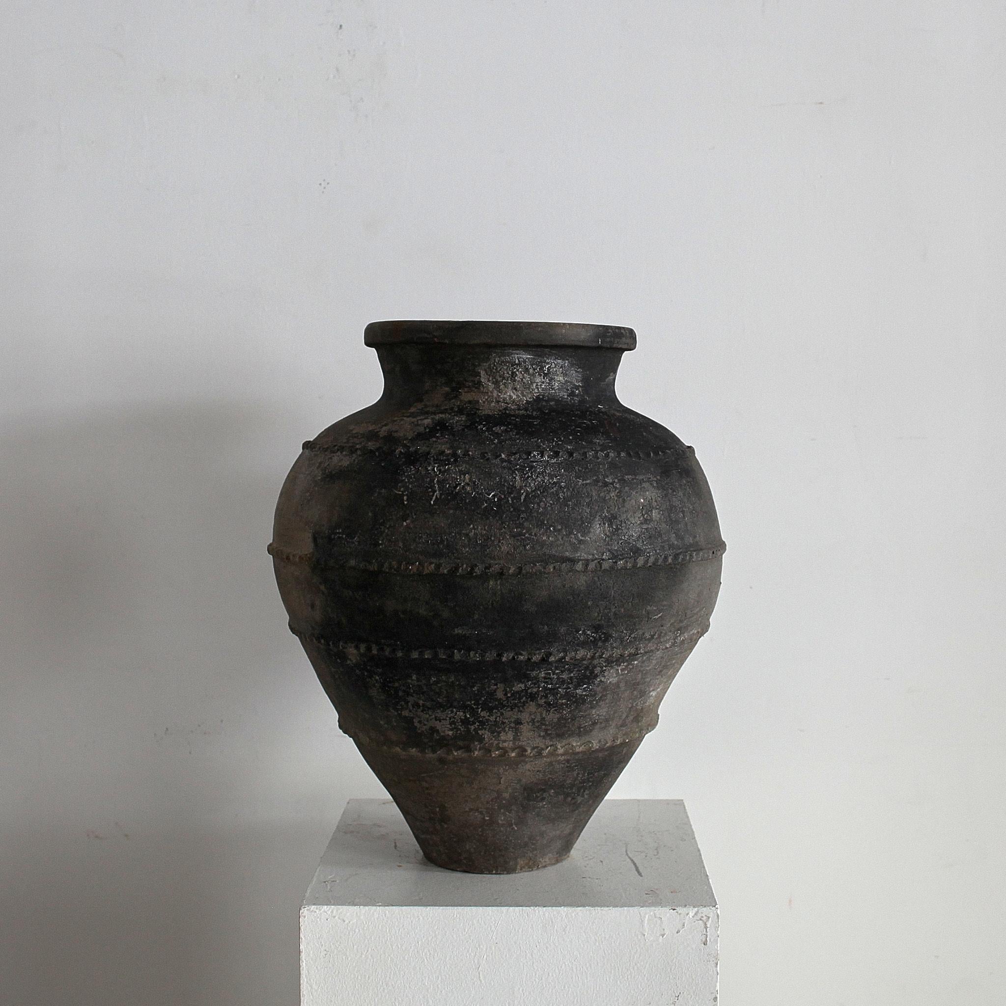 Vaso portoghese in terracotta nera del 19° C. In condizioni buone in vendita a London, GB