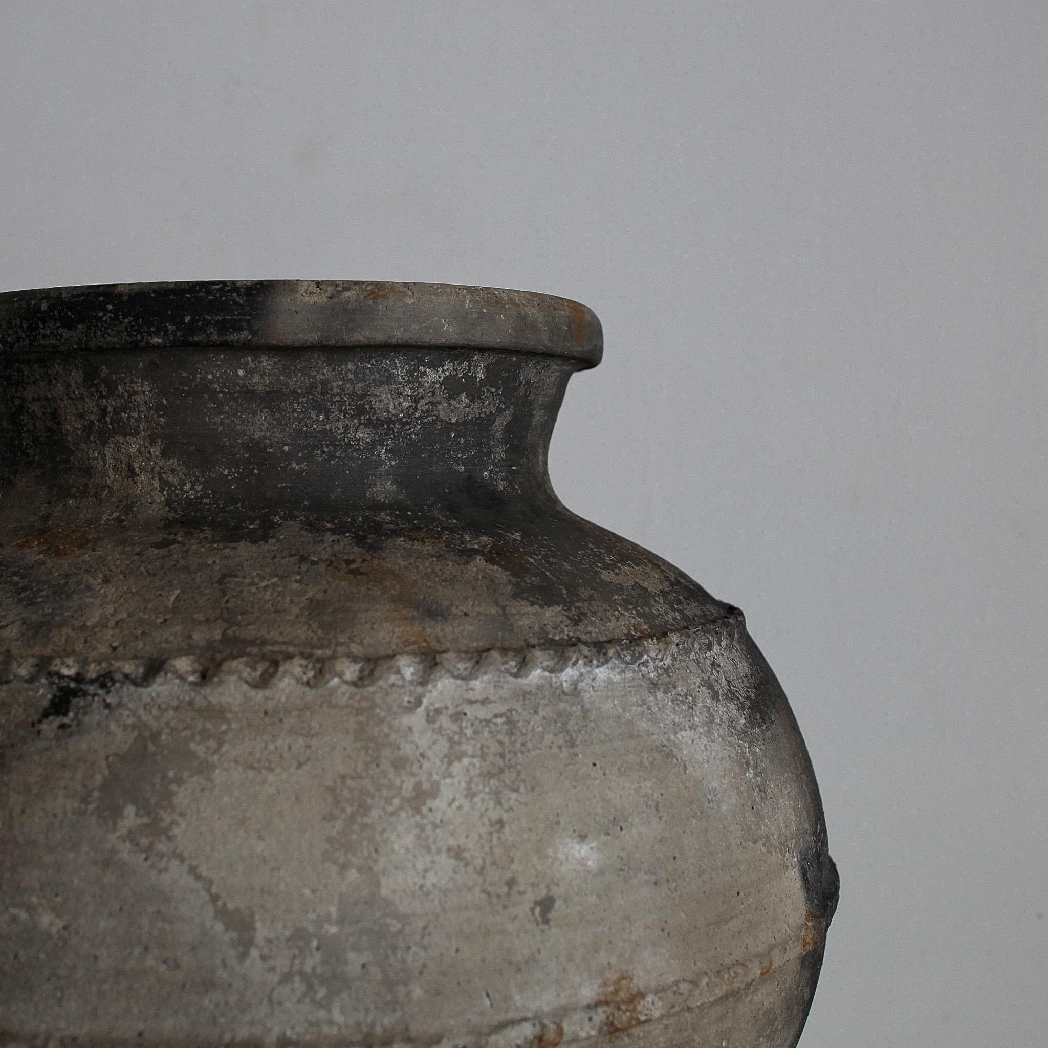 Terracotta Vaso portoghese in terracotta nera del 19° C. in vendita