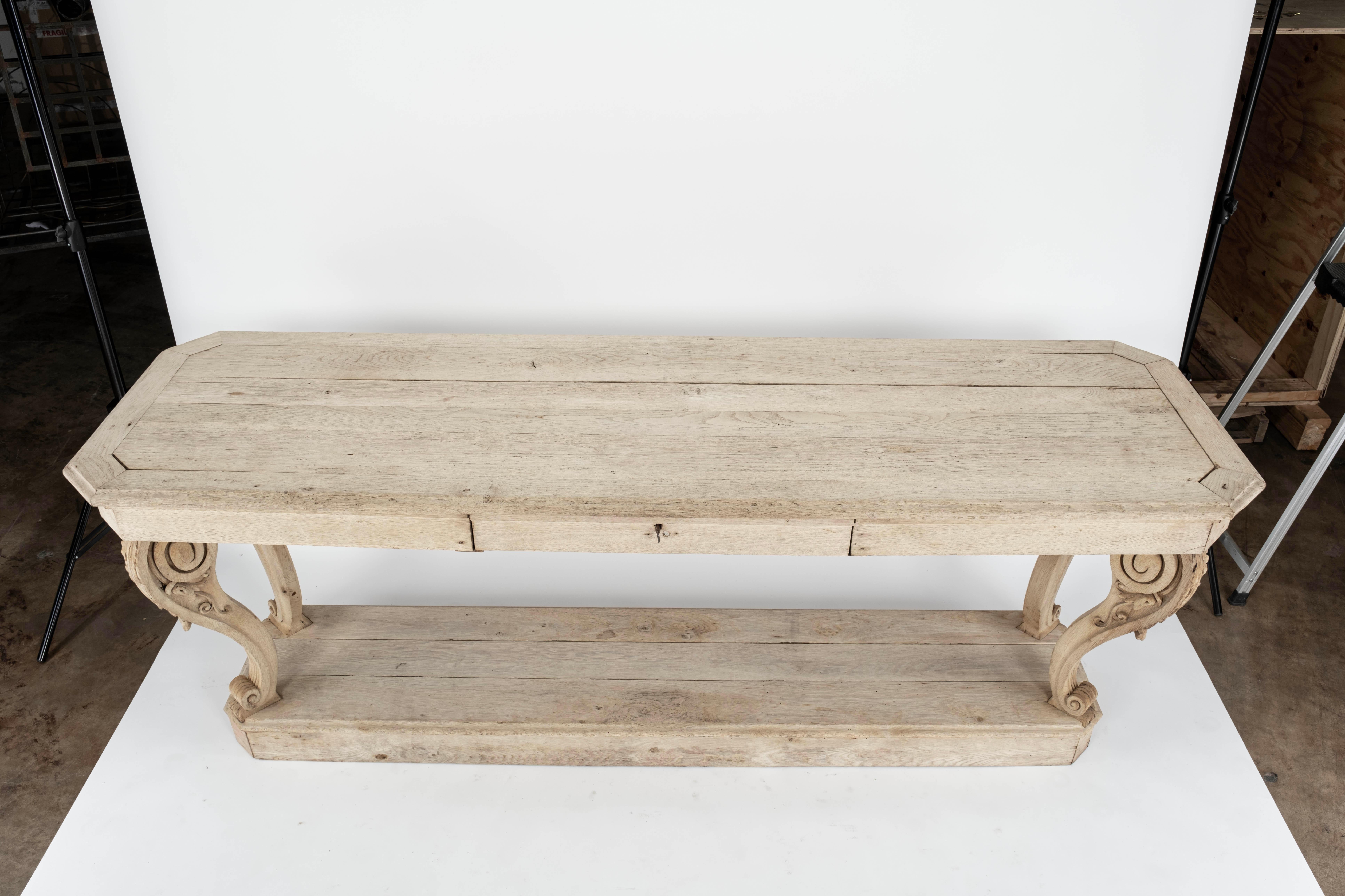 Chêne Table ou console de drapier en bois blanchi du XIXe siècle en vente