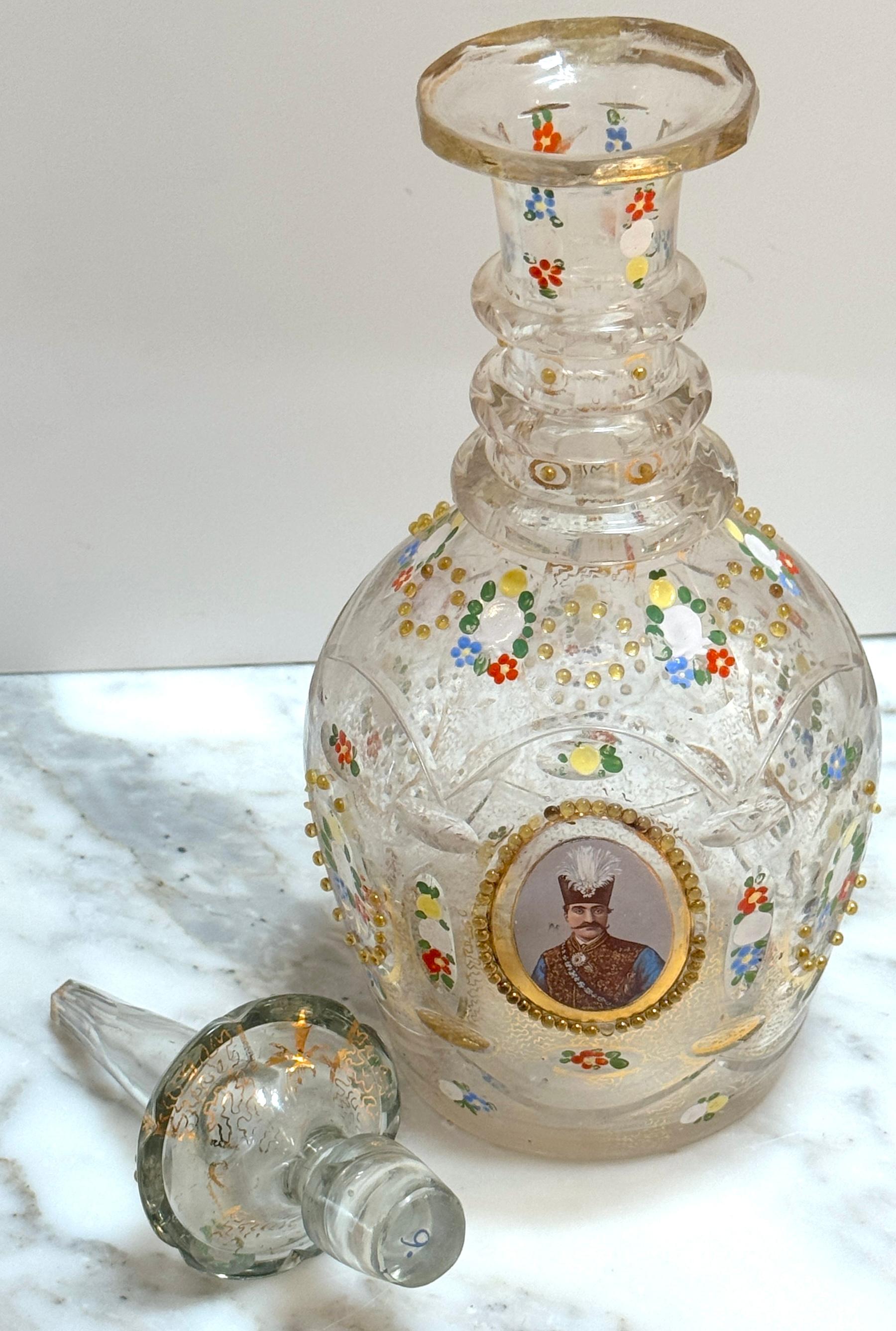 Portrait de carafe persan émaillé Naser al-Din Shah Qajar, Bohème, 19e siècle en vente 3