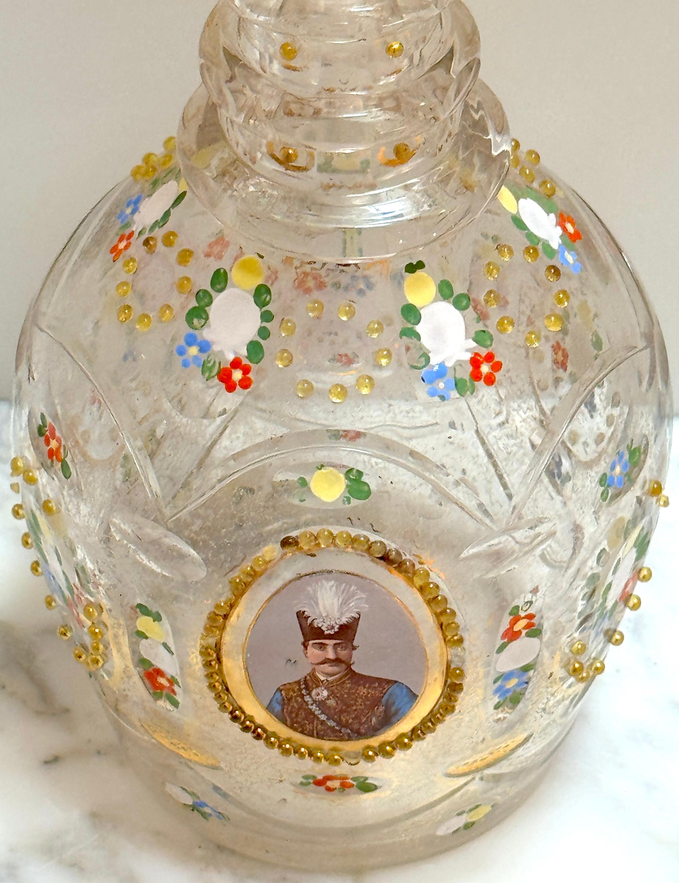 Islamique Portrait de carafe persan émaillé Naser al-Din Shah Qajar, Bohème, 19e siècle en vente