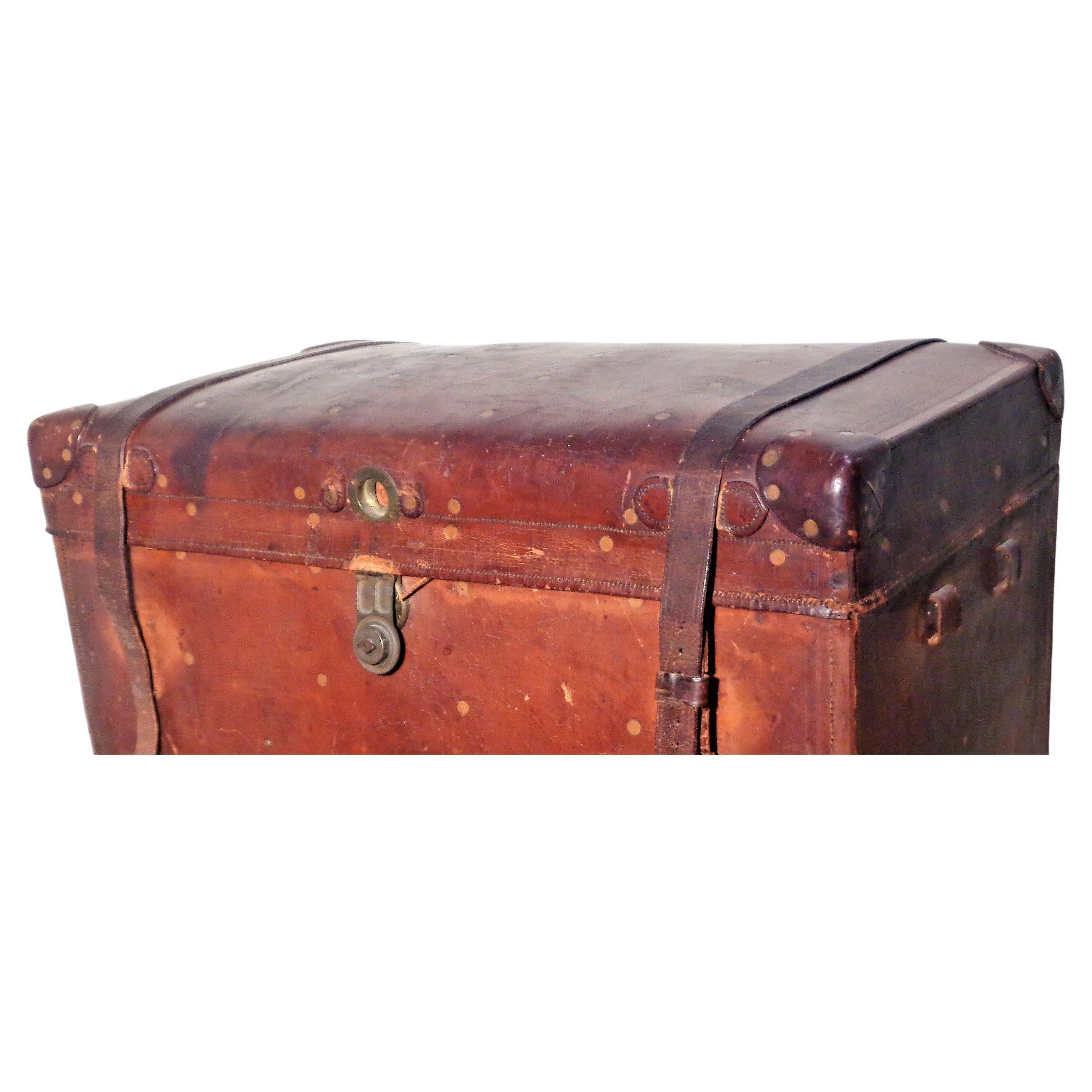 Baúl de viaje de cuero remachado con latón del S. XIX Sage's Trunk Depot Boston, Ma. en venta 8