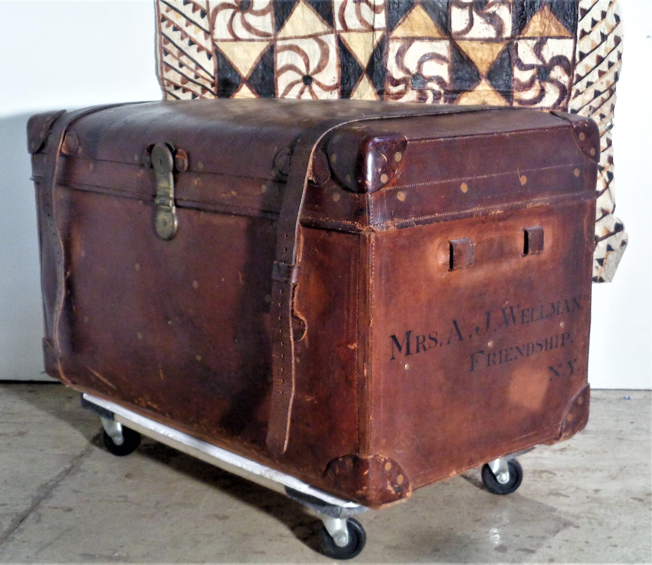Malle de voyage en cuir riveté en laiton du 19e siècle Sage's Trunk Depot Boston, Ma. en vente 8