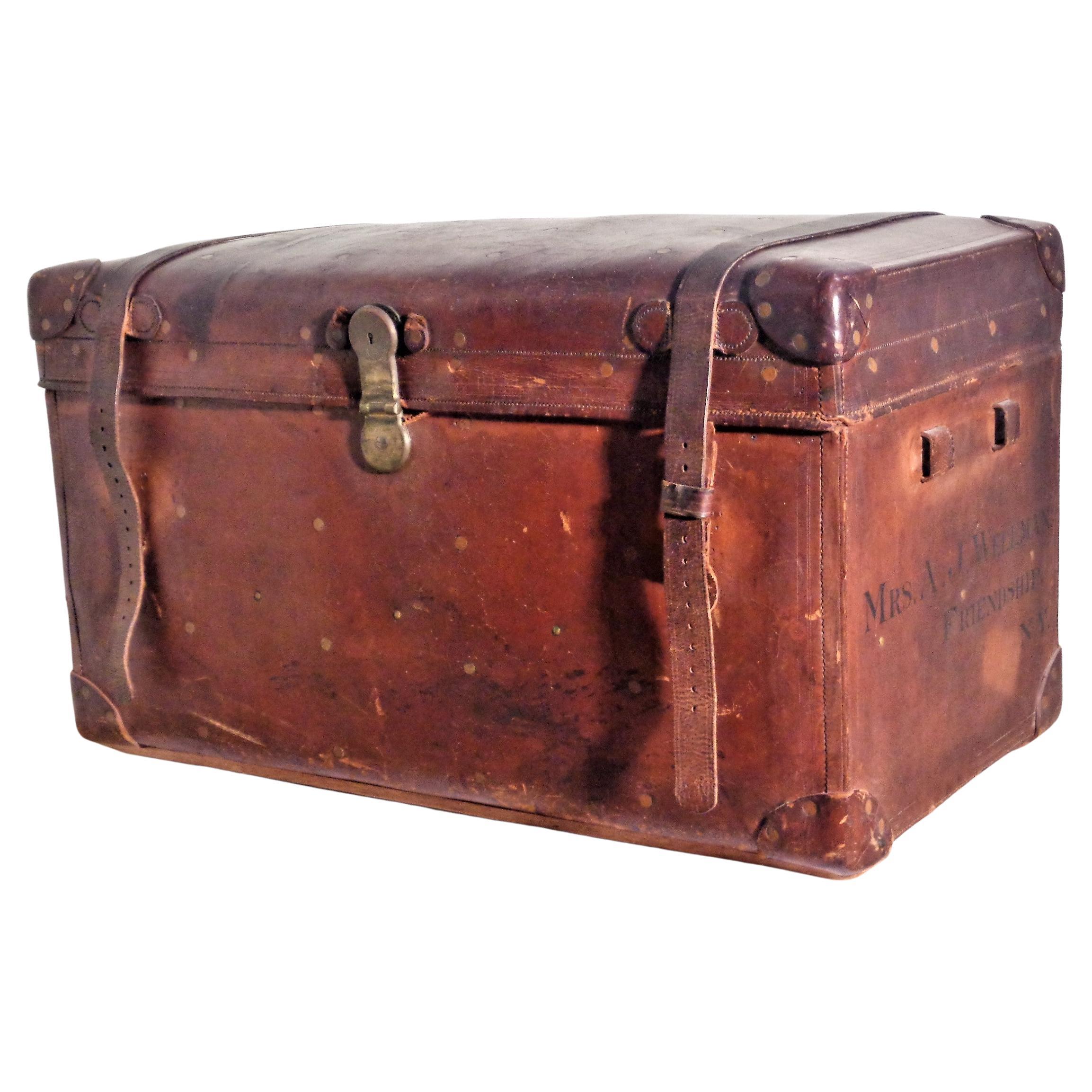 Malle de voyage en cuir riveté en laiton du 19e siècle Sage's Trunk Depot Boston, Ma. en vente