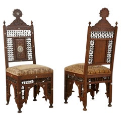 19 -C. British Colonial / Estilo marroquí con incrustaciones  Y Sillas Laterales Talladas - Pareja
