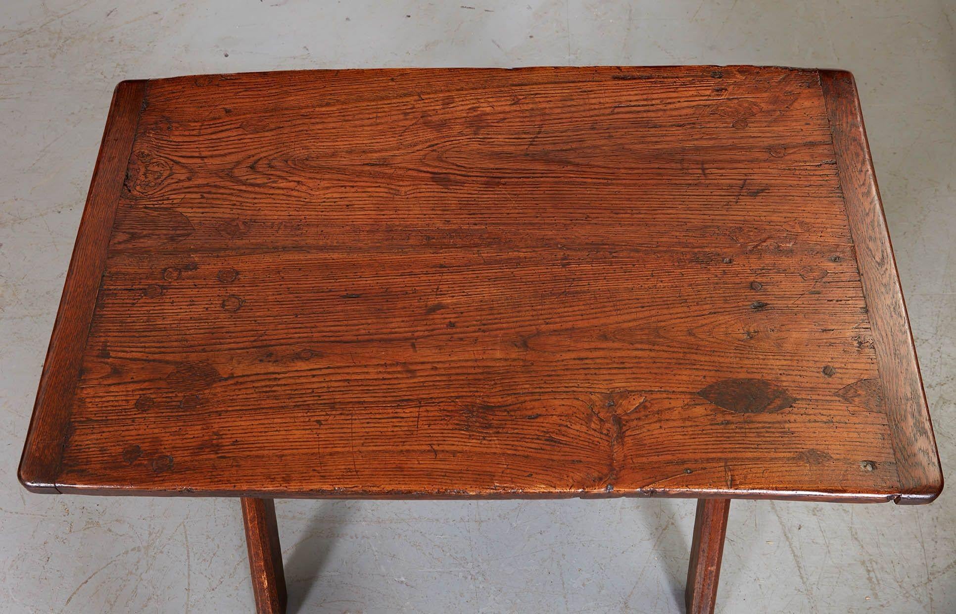 19th c. British Tavern Table In Good Condition For Sale In Greenwich, CT