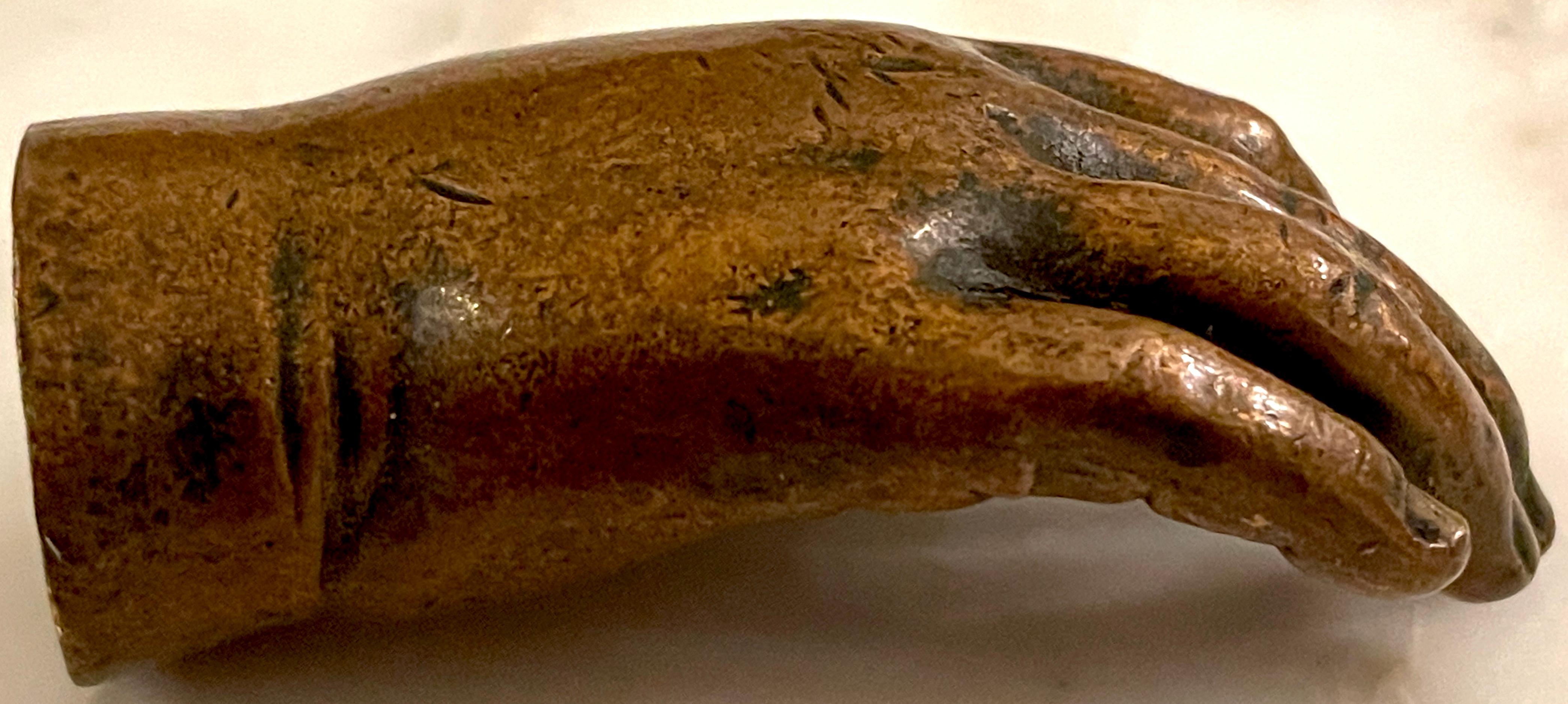 19. Jahrhundert.  Bronze Anatomisches/Künstler Modell/SSkulptur einer Hand, signiert 'Brooks'. 
USA, um 1875, signiert und beschriftet 'Brooks'.

Diese bemerkenswerte amerikanische Bronzeskulptur aus dem 19. Jahrhundert ist eine fesselnde Mischung