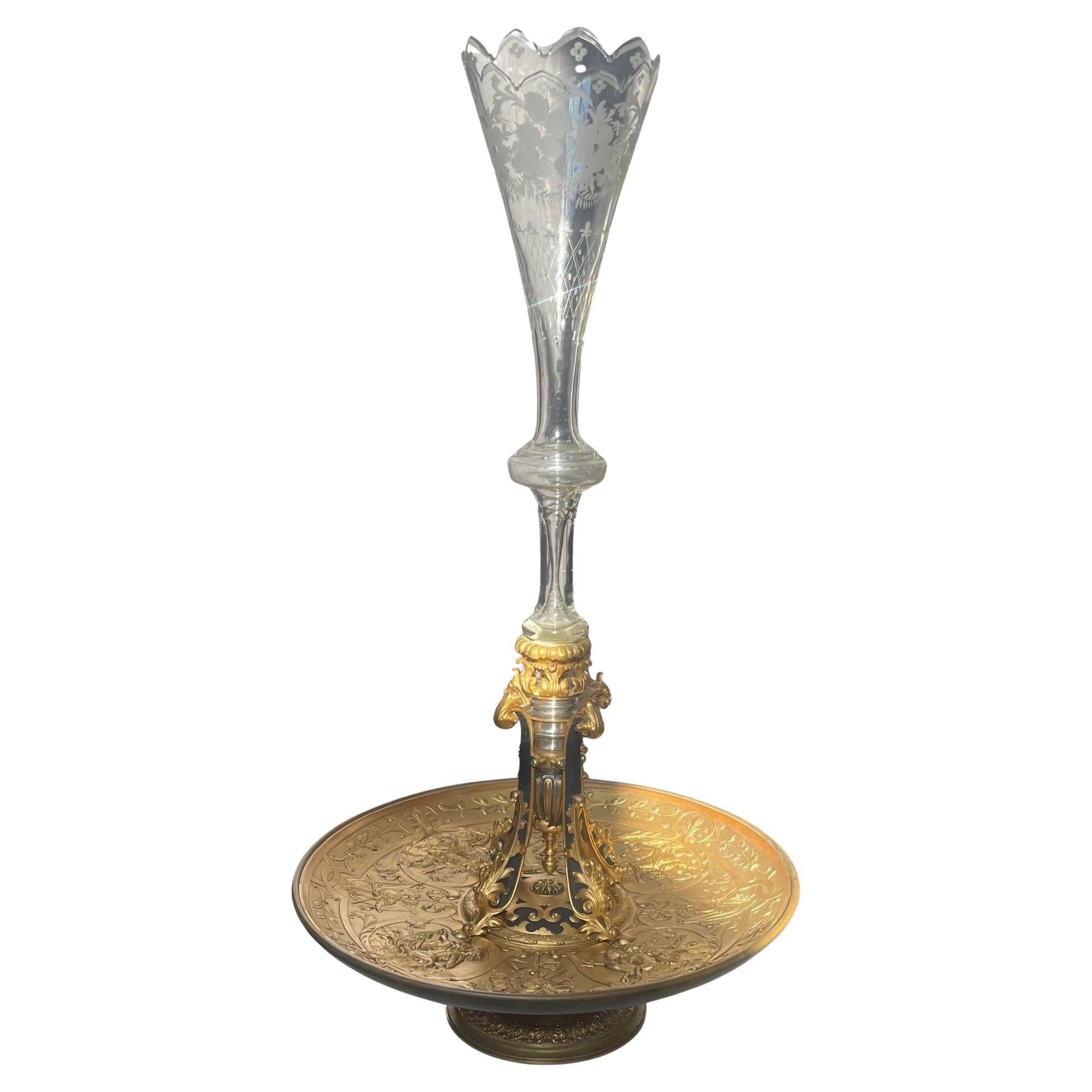 Épergne de style Baccarat du 19e siècle en bronze et gravé en verre attribuée à F. Barbedienne