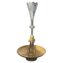 Épergne de style Baccarat du 19e siècle en bronze et gravé en verre attribuée à F. Barbedienne