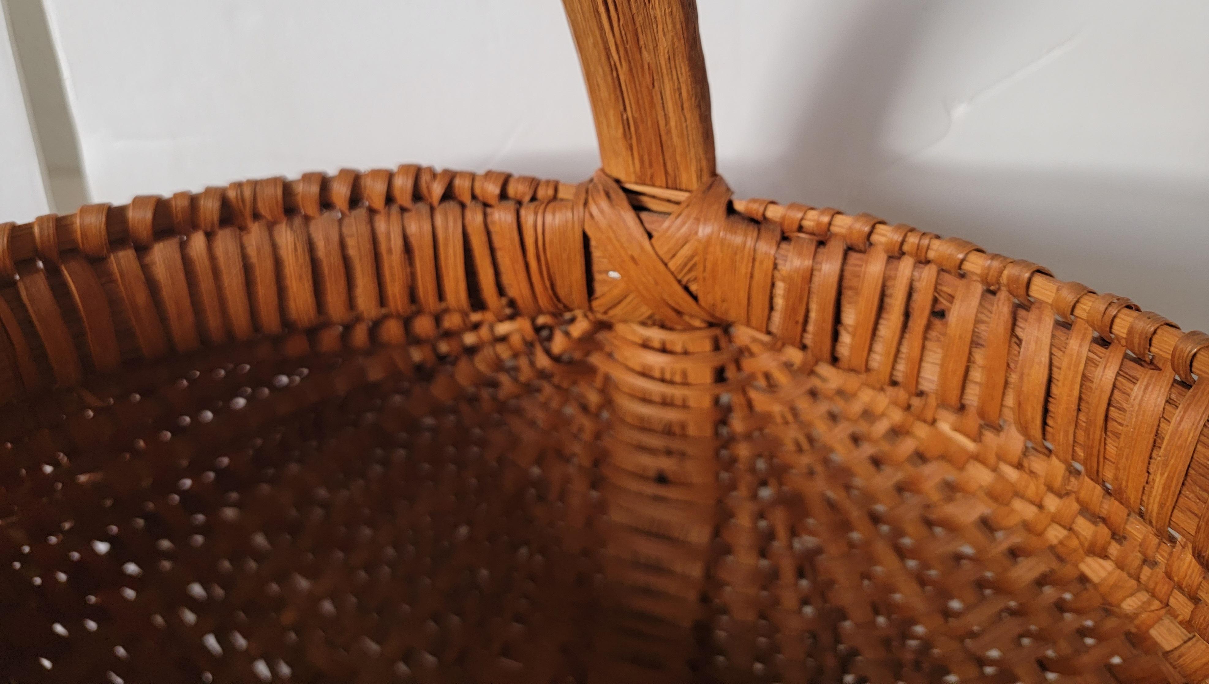19th C Buttock Baskets from Pennsylvania, Pair In Good Condition For Sale In Los Angeles, CA