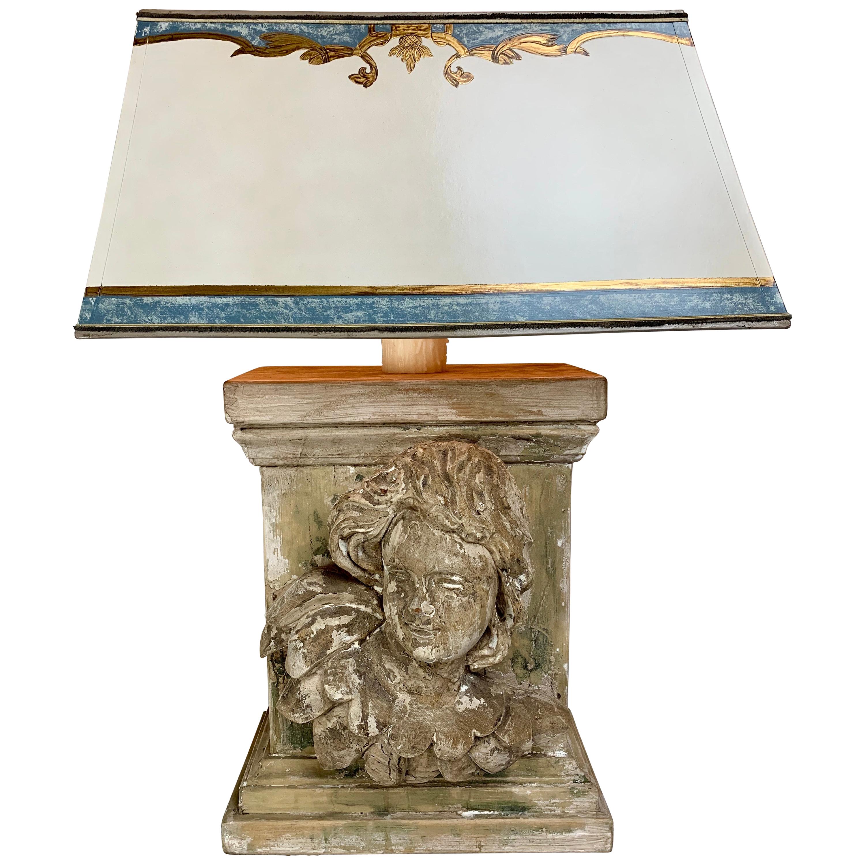 Lampe du XIXe siècle avec visage de chérubin sculptée et abat-jour parchemin sur mesure