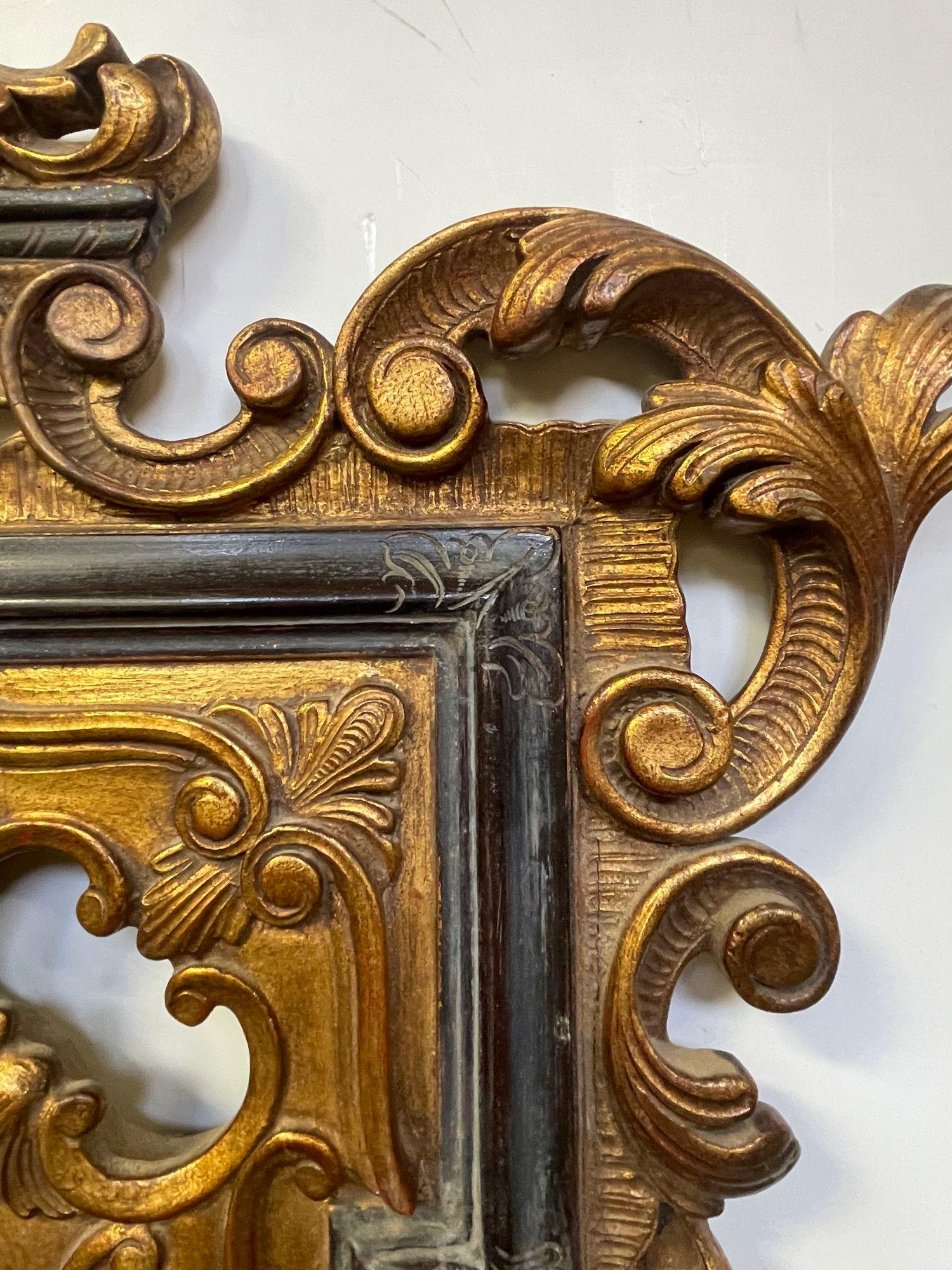 A.C., A.I.C. Miroir noir et or sculpté de style rococo avec guirlandes suspendues peintes en vente 5