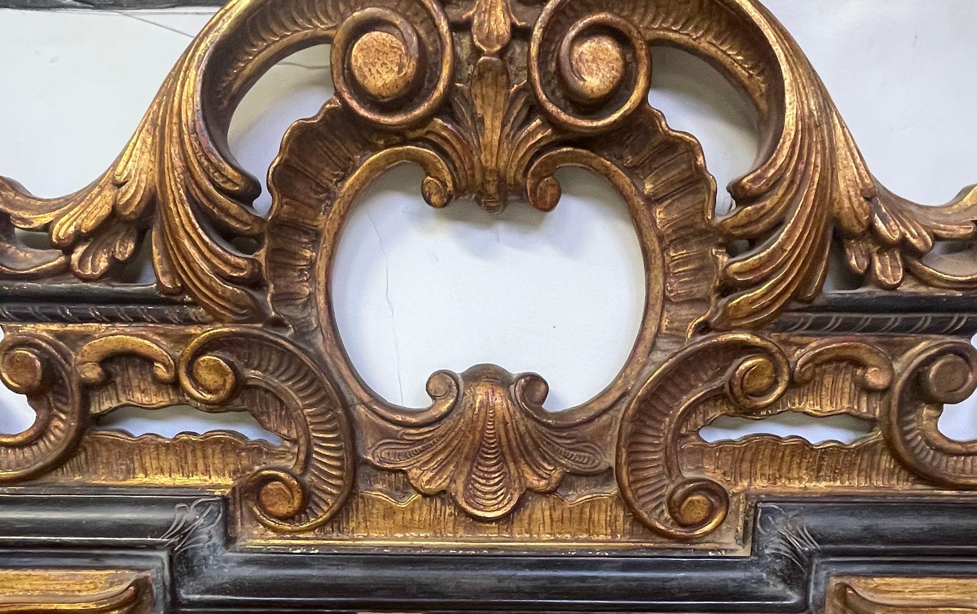 A.C., A.I.C. Miroir noir et or sculpté de style rococo avec guirlandes suspendues peintes en vente 2