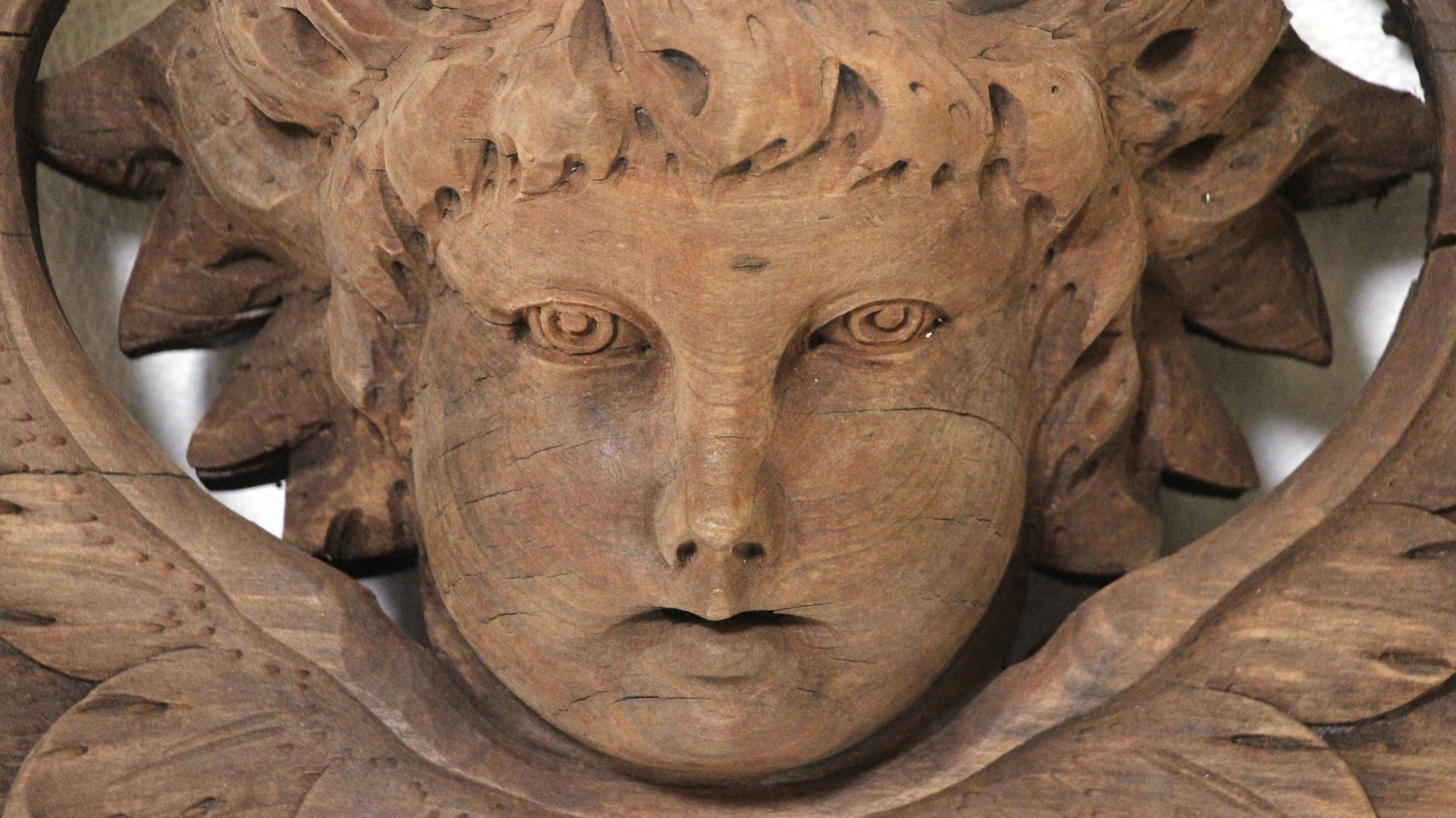 19th C Carved Wood Cherub Face Architectural Pediment In Good Condition For Sale In New York, NY