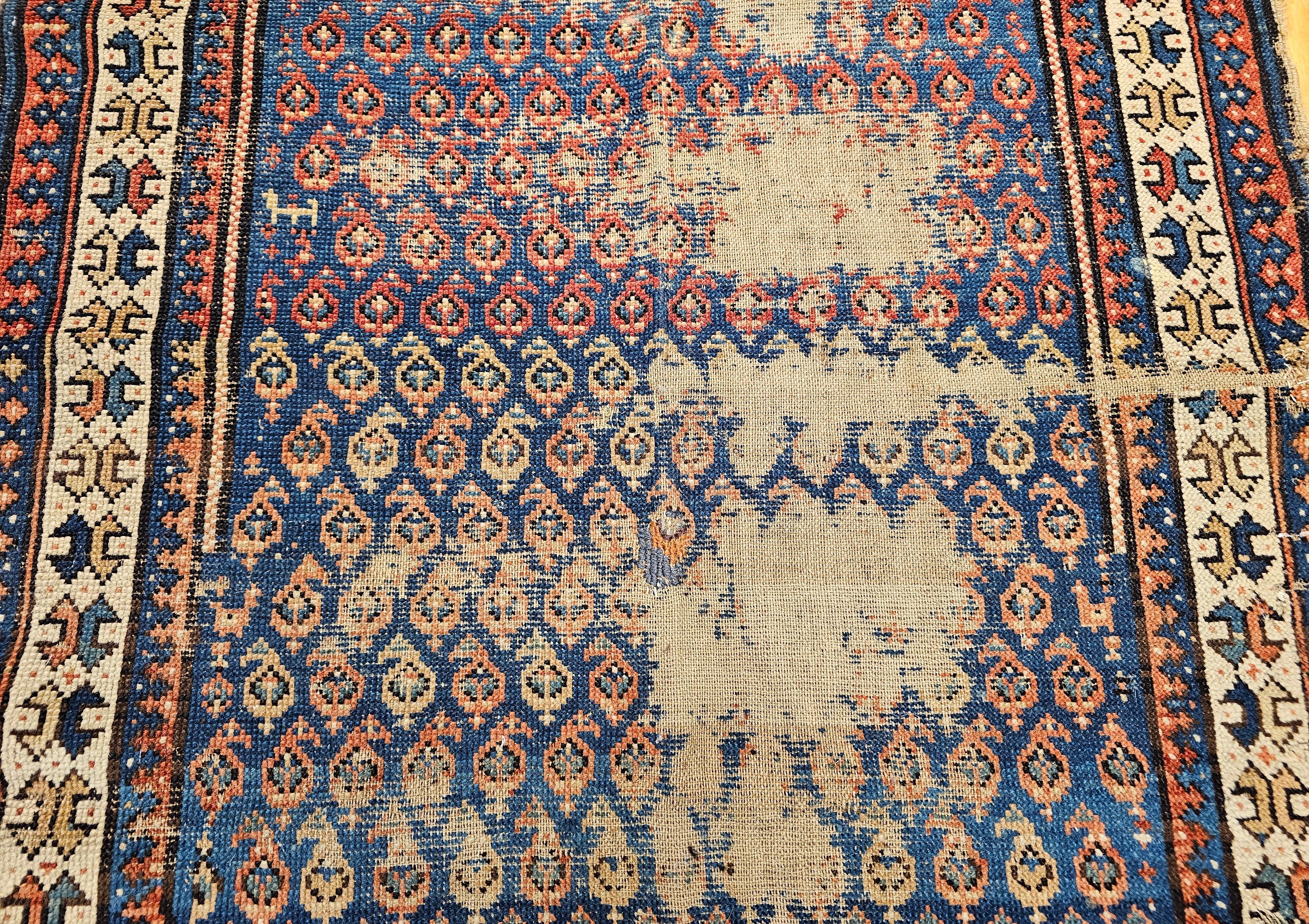 Tintura vegetale Tappeto Shirvan caucasico del XIX secolo con disegno Paisley, blu francese e avorio in vendita