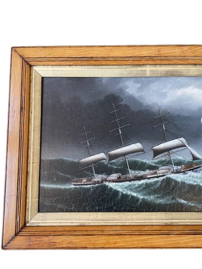 Paysage marin chinois du XIXe siècle avec le navire Avon par mer agitée, par Lai Fong (actif : 1875 - 1905), vers 1890, une huile sur toile vue à tribord d'un navire à gréement carré avec des voiles roulées et réduites, avec des ponts inondés, sous