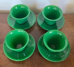 siglo XIX Tazas y platillos de té de cristal de Pekín de color verde brillante - Juego de 4