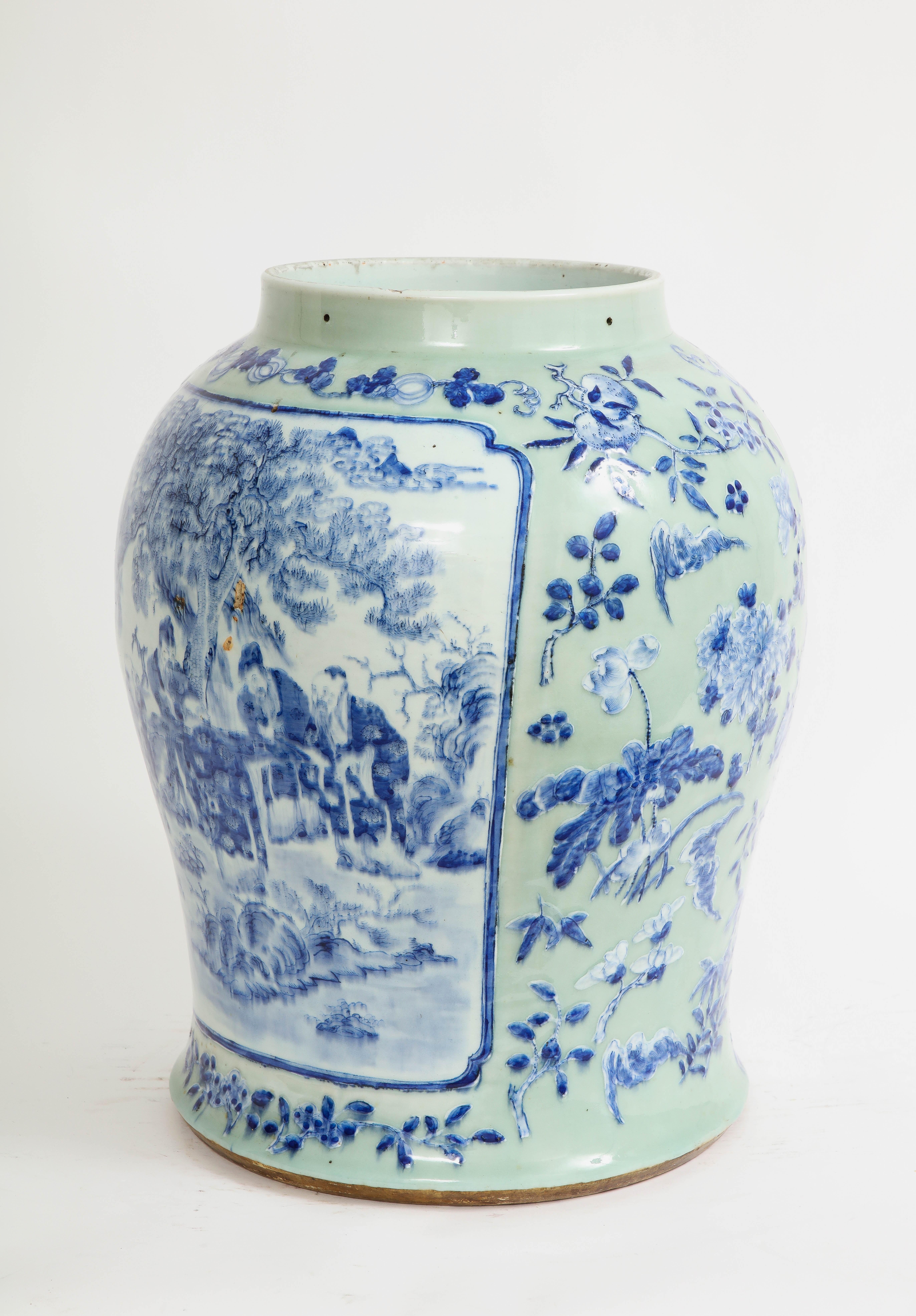 Sculpté à la main Vase chinois du 19ème siècle à fond céladon : cartouches bleues et blanches d'écoliers et d'aînés en vente