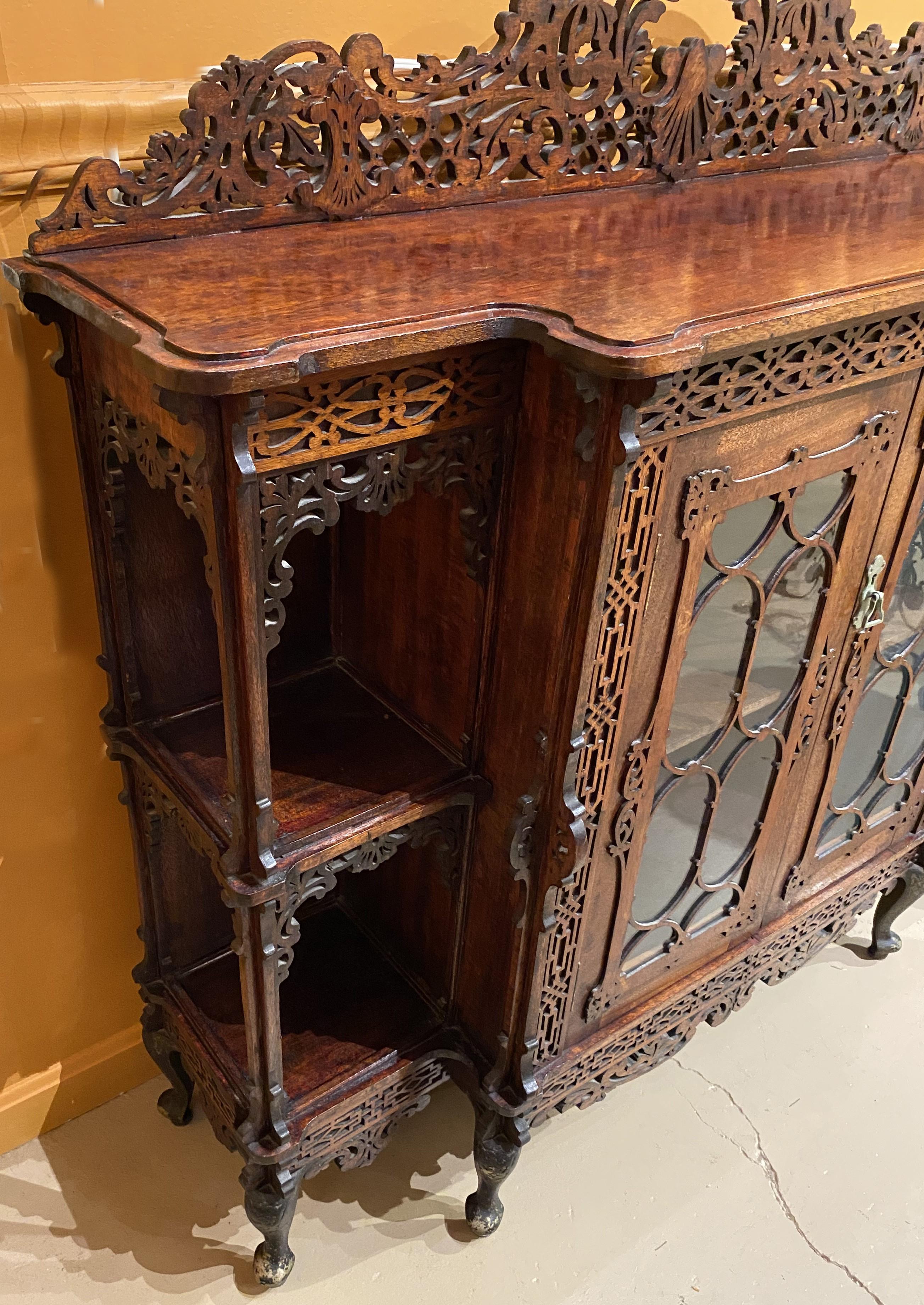 19th c Chinese Chippendale Style Mahogany Cabinet Étagère, Probably New Zealand In Good Condition For Sale In Milford, NH