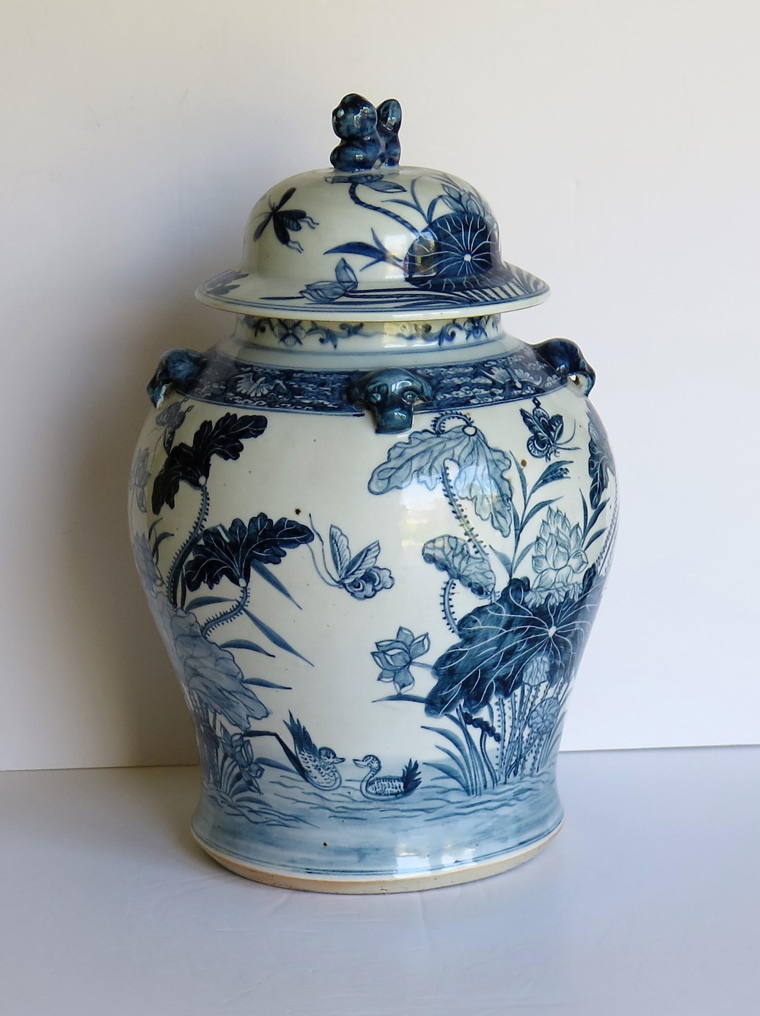 Chinese Export Porcelain Temple Vase and Lid Blue and White Hand Painted, 19th C 3