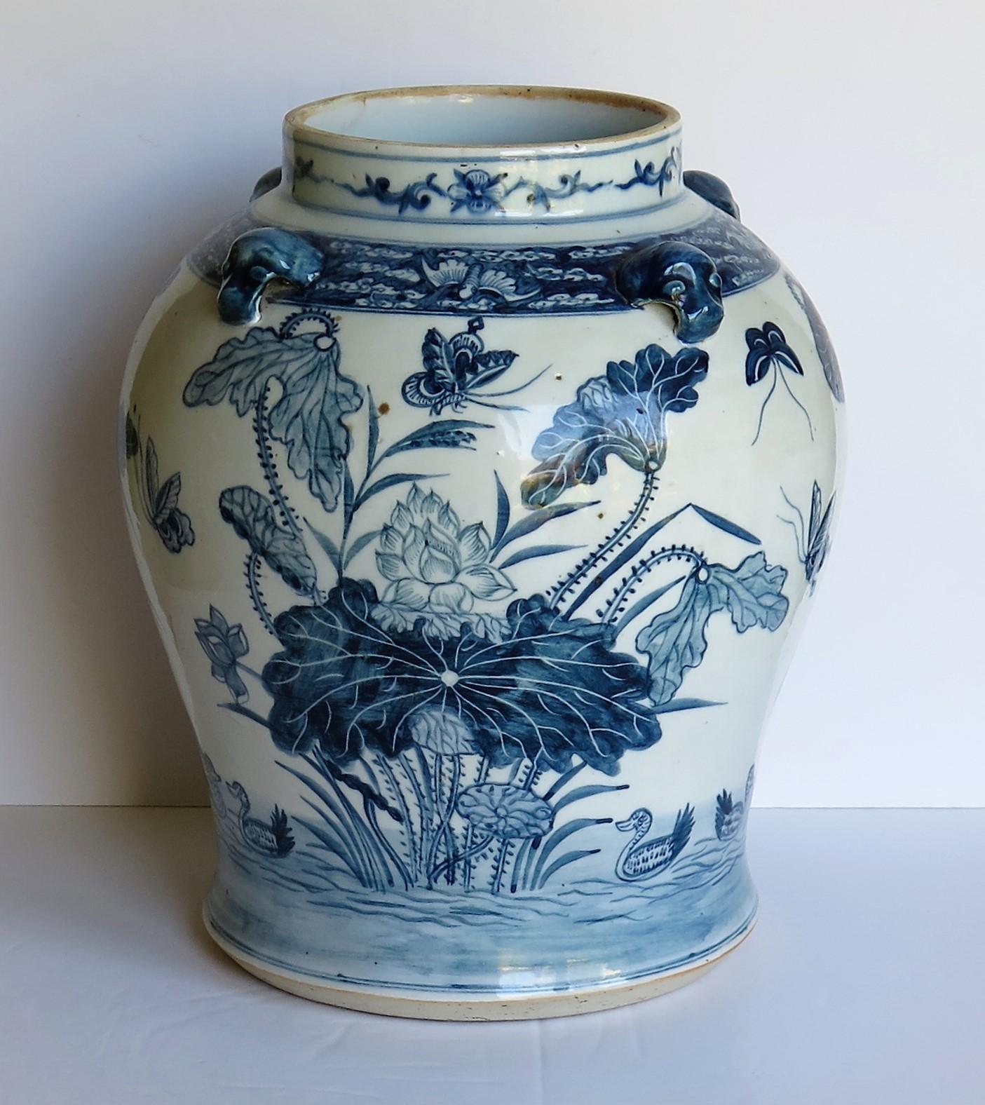 Chinese Export Porcelain Temple Vase and Lid Blue and White Hand Painted, 19th C 5