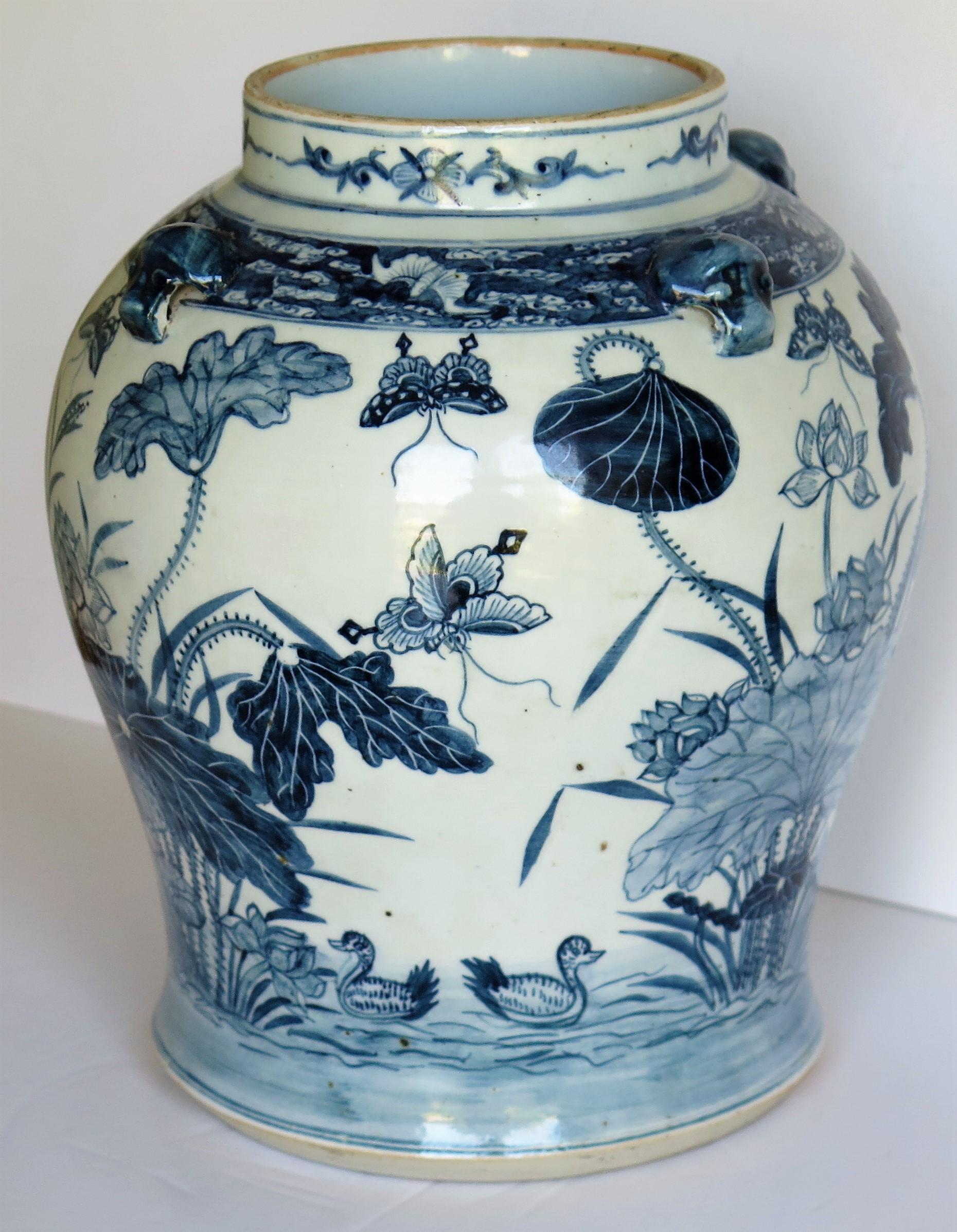 Chinese Export Porcelain Temple Vase and Lid Blue and White Hand Painted, 19th C 6