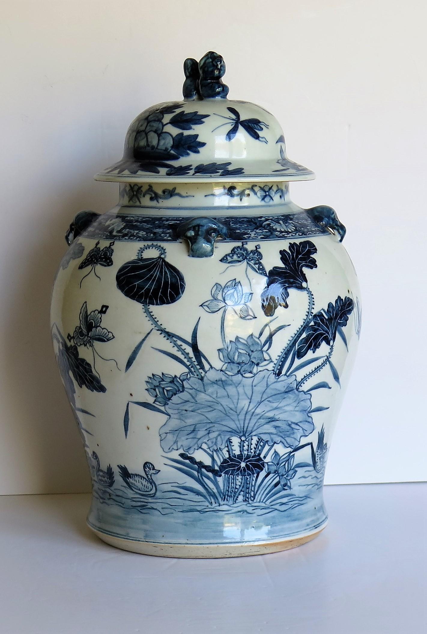 Chinese Export Porcelain Temple Vase and Lid Blue and White Hand Painted, 19th C 1