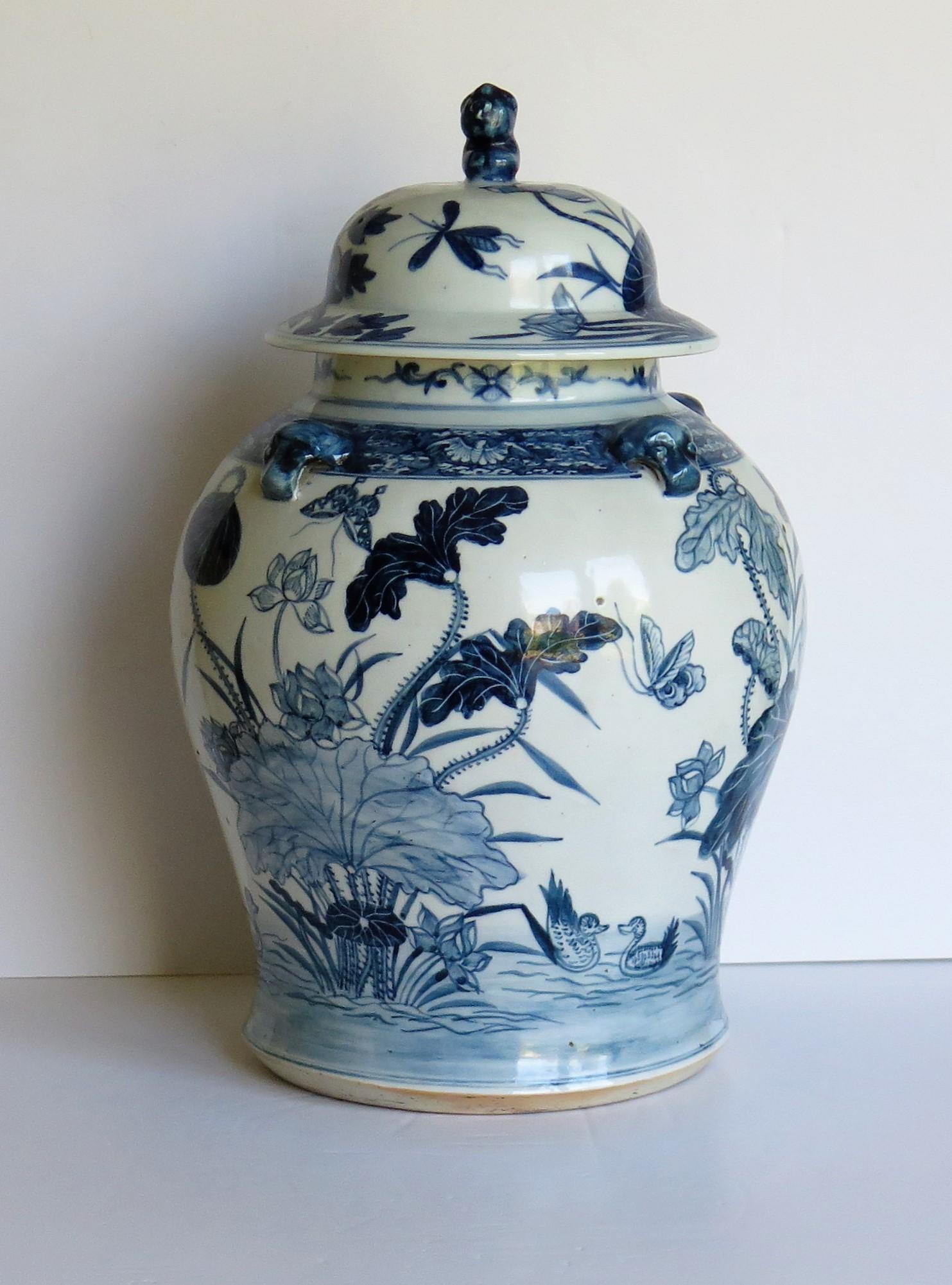 Chinese Export Porcelain Temple Vase and Lid Blue and White Hand Painted, 19th C 2