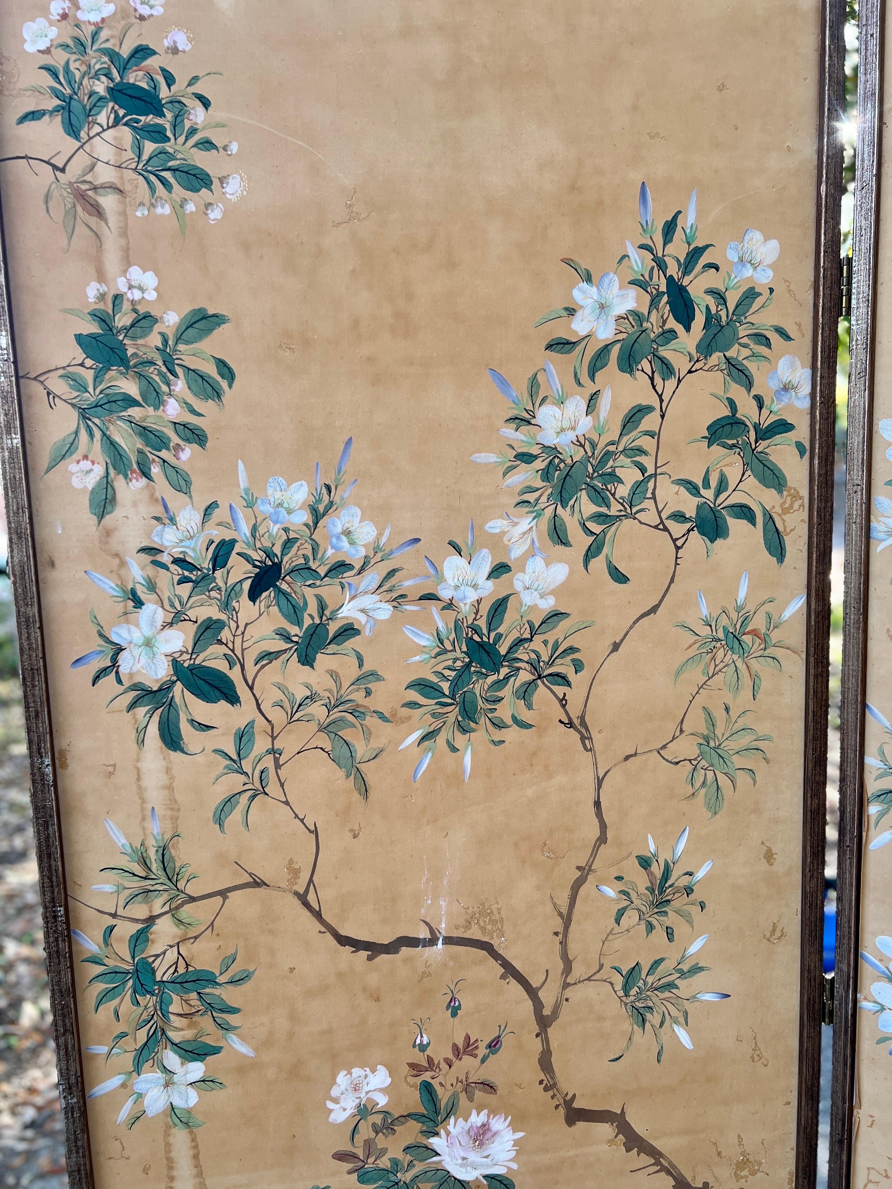 19th C. Chinese Hand Painted Silk 6-Panel Wallpaper Floor Screen Mounted As A Pr For Sale 10