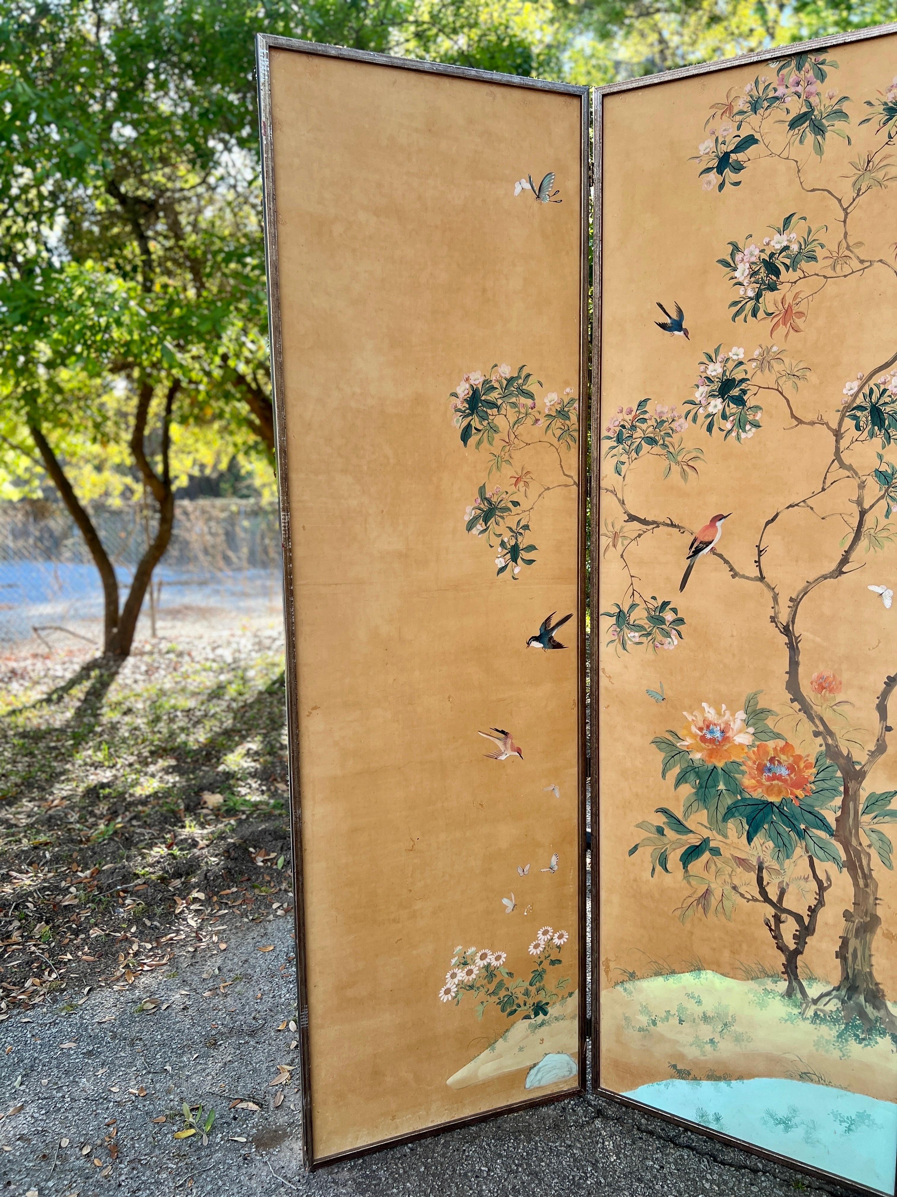 19th C. Chinese Hand Painted Silk 6-Panel Wallpaper Floor Screen Mounted As A Pr In Good Condition For Sale In Atlanta, GA