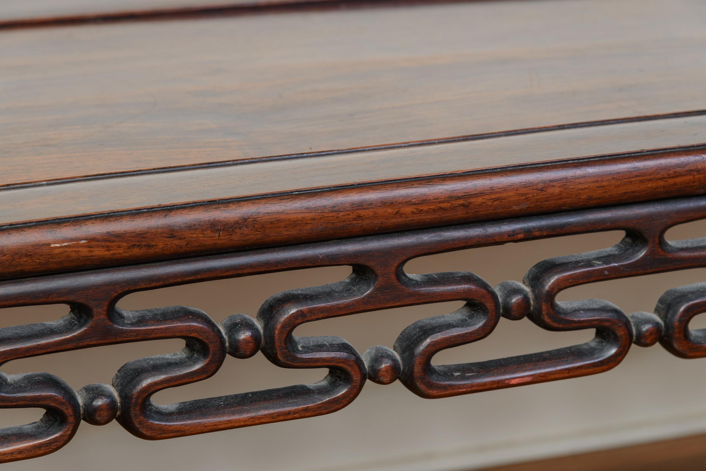 19th. C. Table basse chinoise en bois dur en vente 3