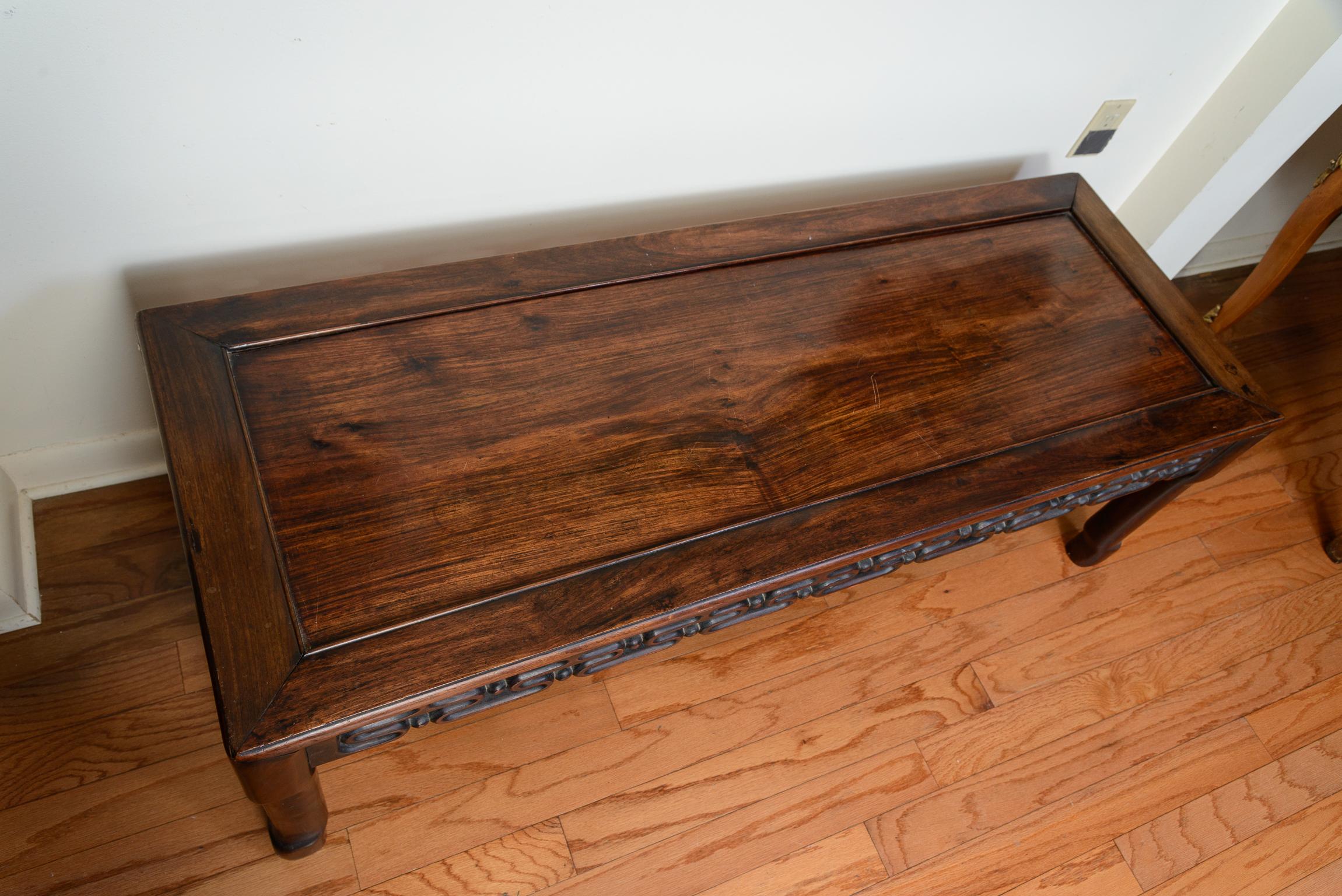 19th. C. Table basse chinoise en bois dur en vente 6