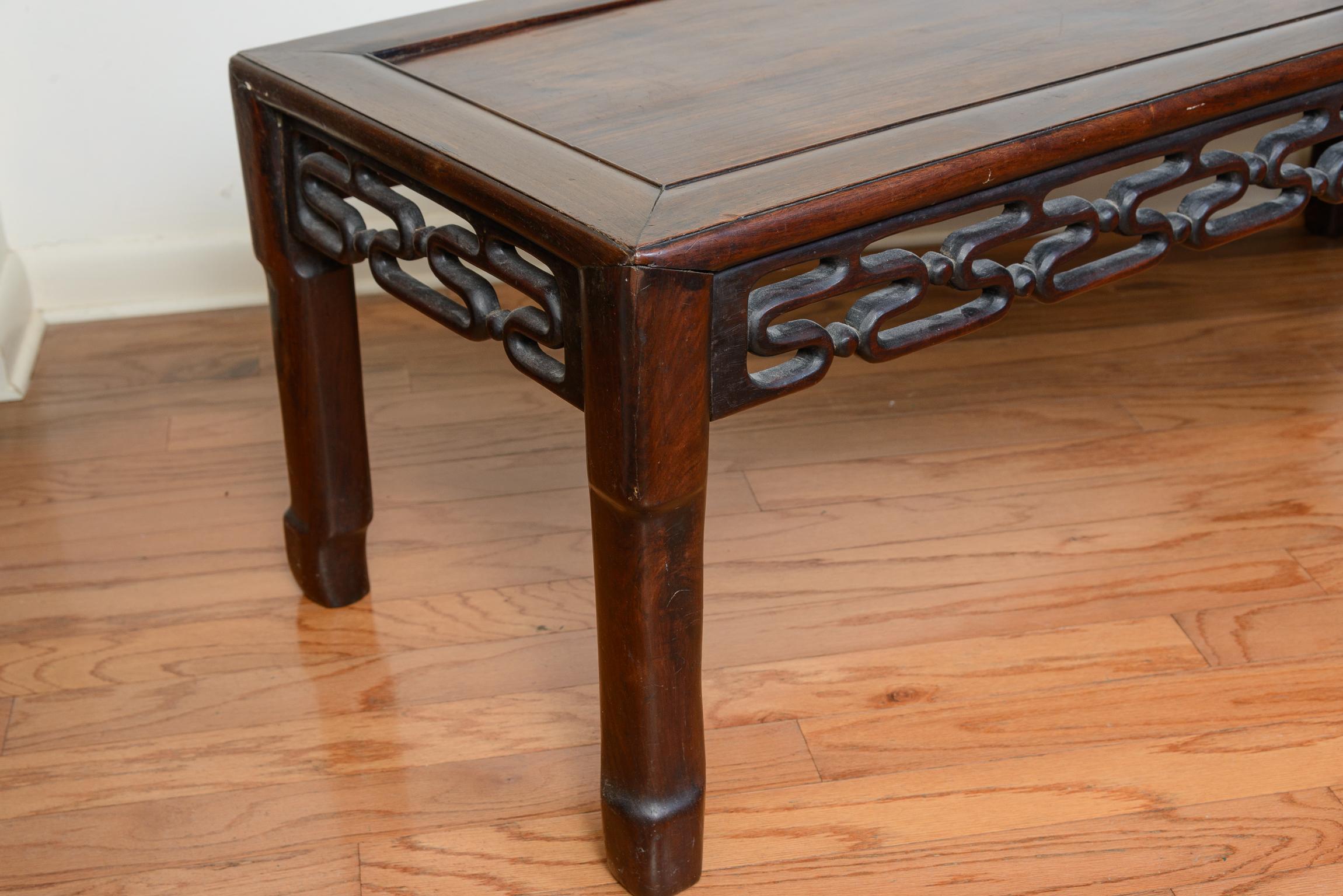 Exportation chinoise 19th. C. Table basse chinoise en bois dur en vente