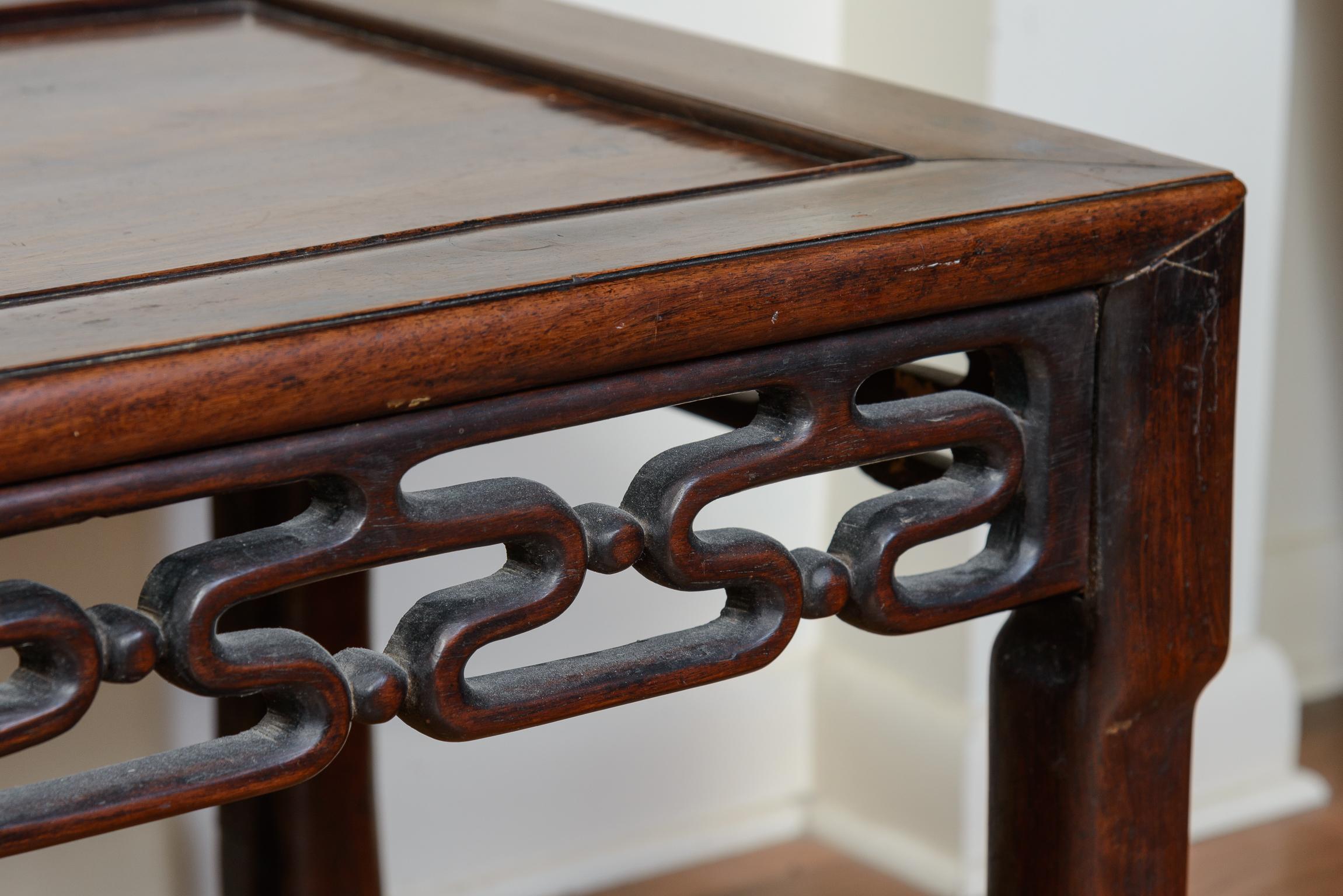 19th. C. Table basse chinoise en bois dur en vente 1