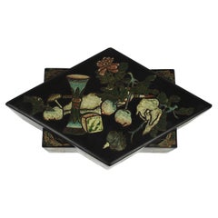 19e C.  Boîte laquée chinoise  Intrinsèque  L'Oeil en trompe-l'oeil  A Stone  Chine